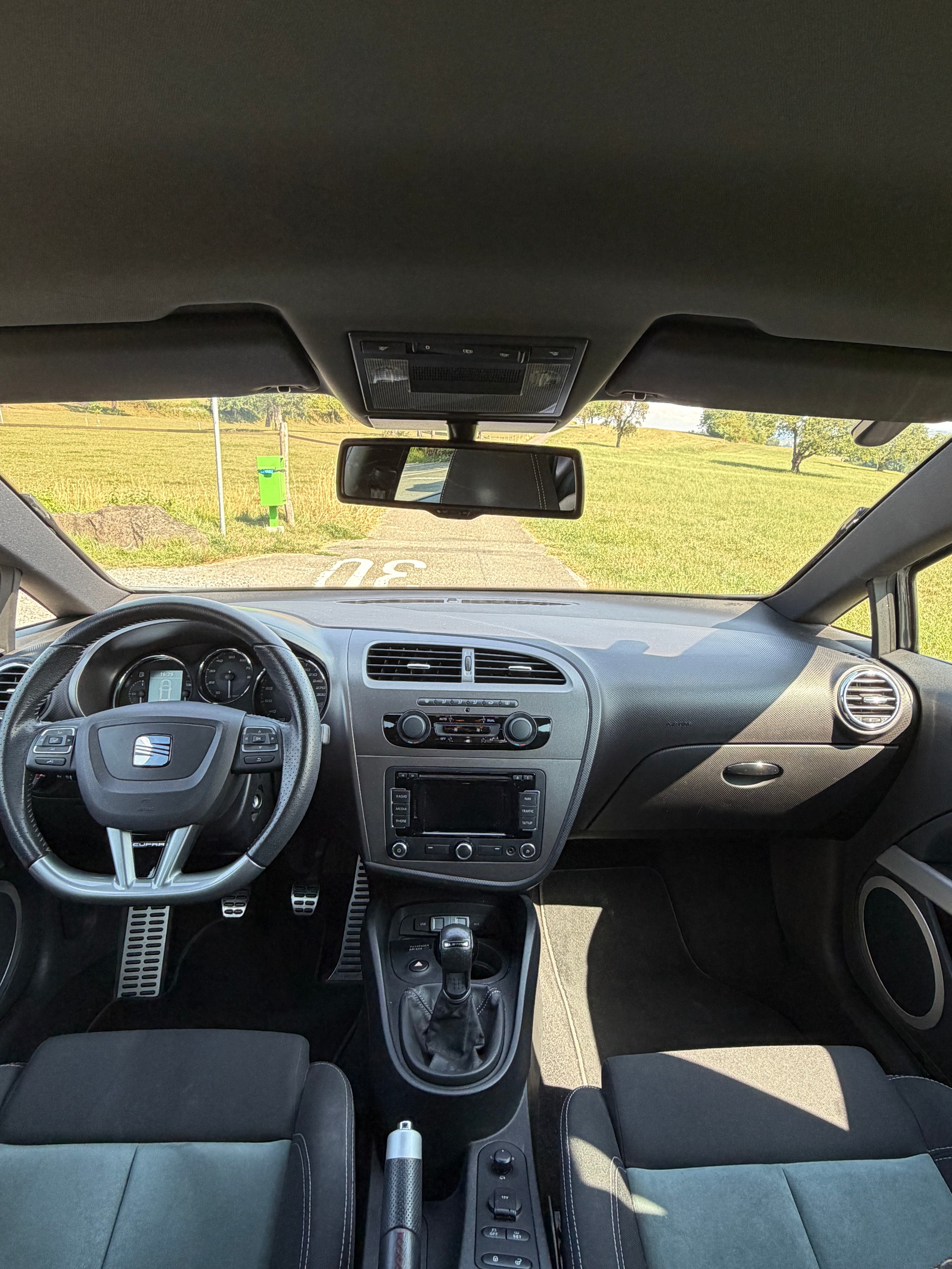 SEAT Leon 2.0 TSI Cupra R-image-8
