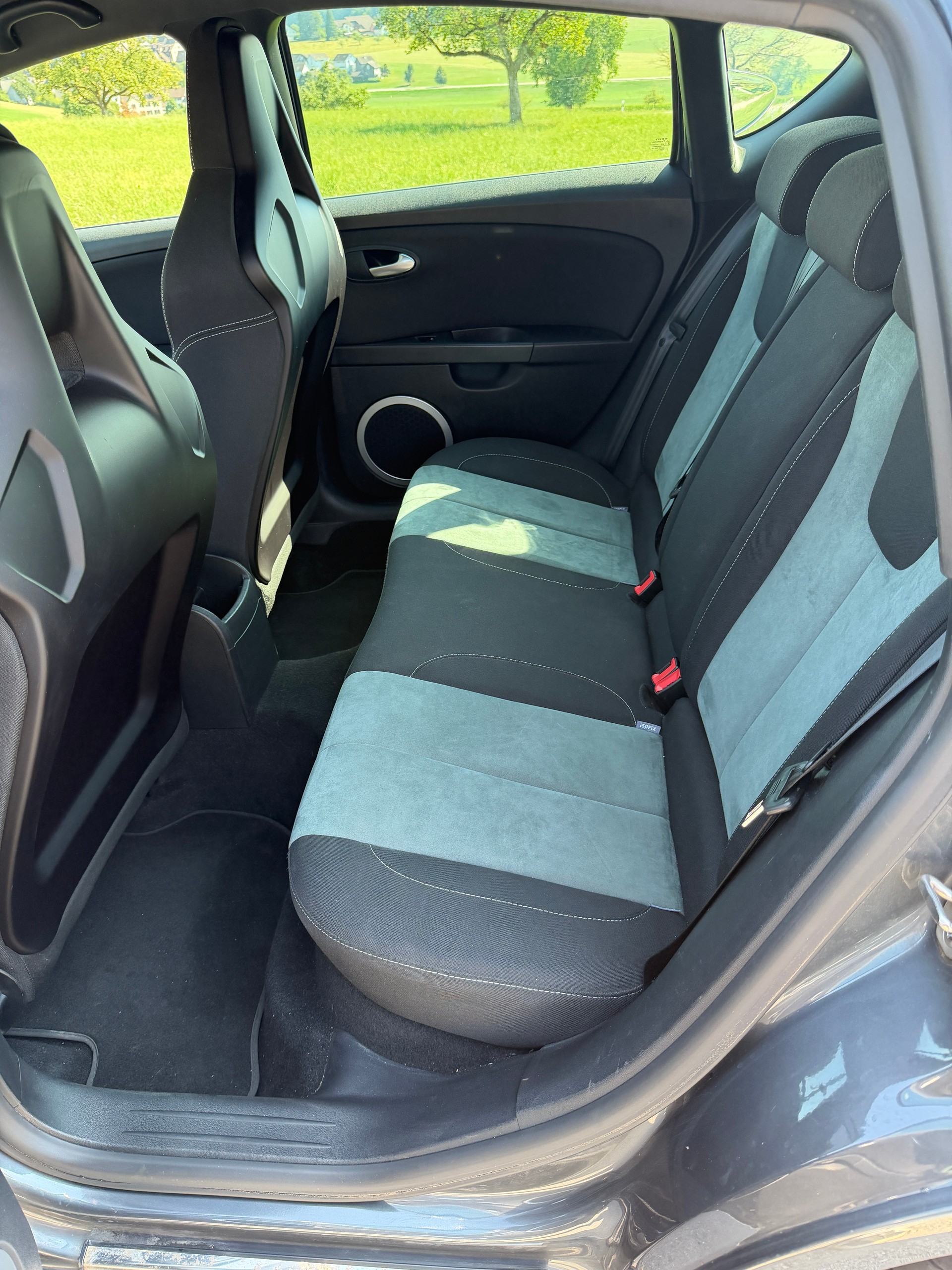 SEAT Leon 2.0 TSI Cupra R-image-10