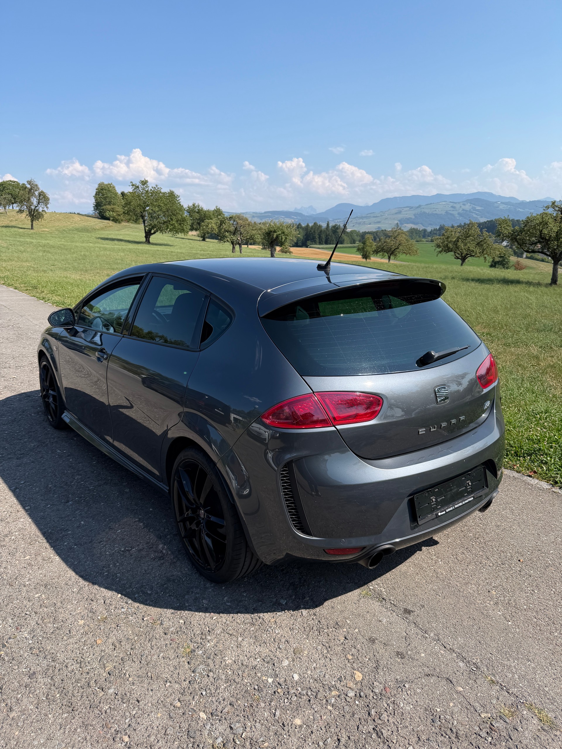 SEAT Leon 2.0 TSI Cupra R-image-3