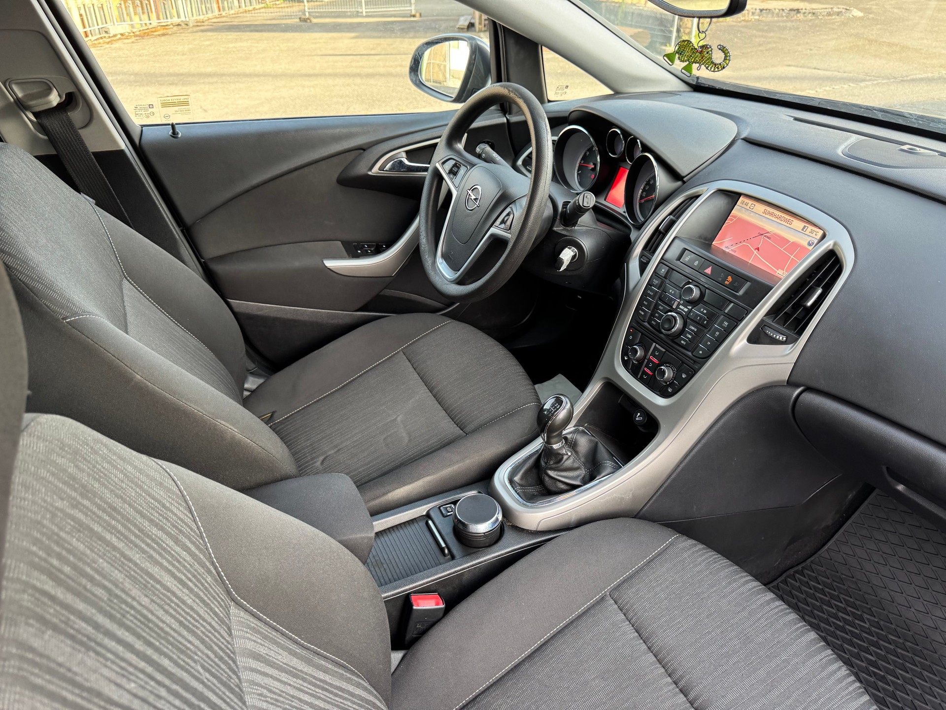 OPEL Astra SportsTourer 1.4i 16V Turbo-image-11