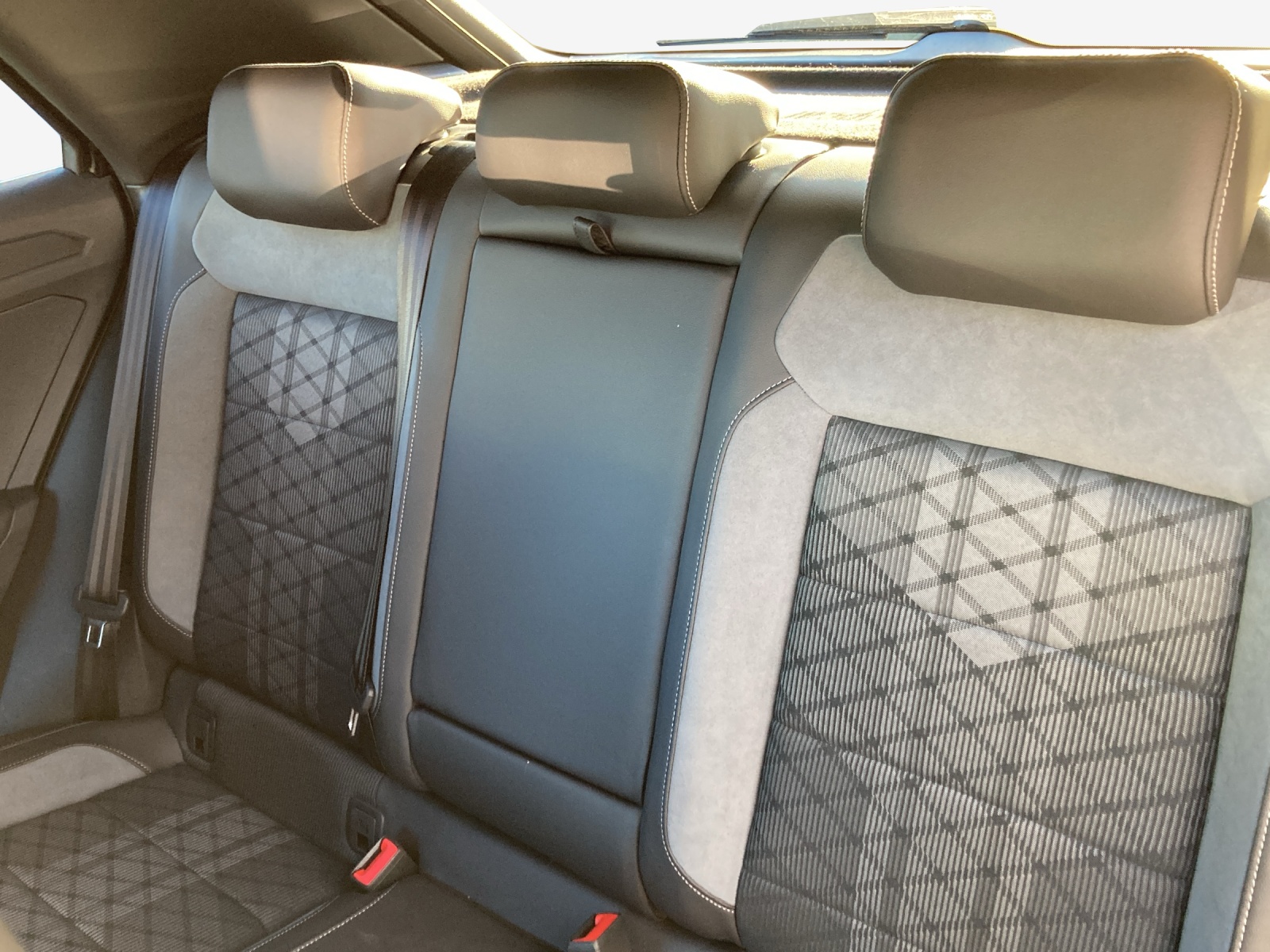VW T-Roc 2.0 TSI R-Line DSG 4Motion-image-11