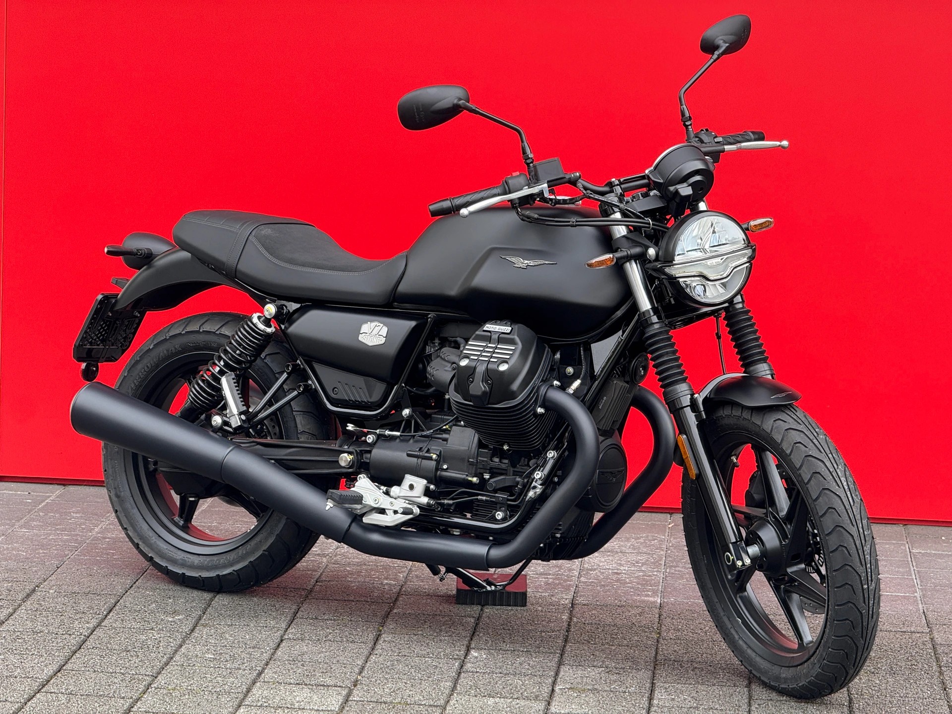 MOTO GUZZI V7 IV 850 Stone (35kW)-showroom-element-1