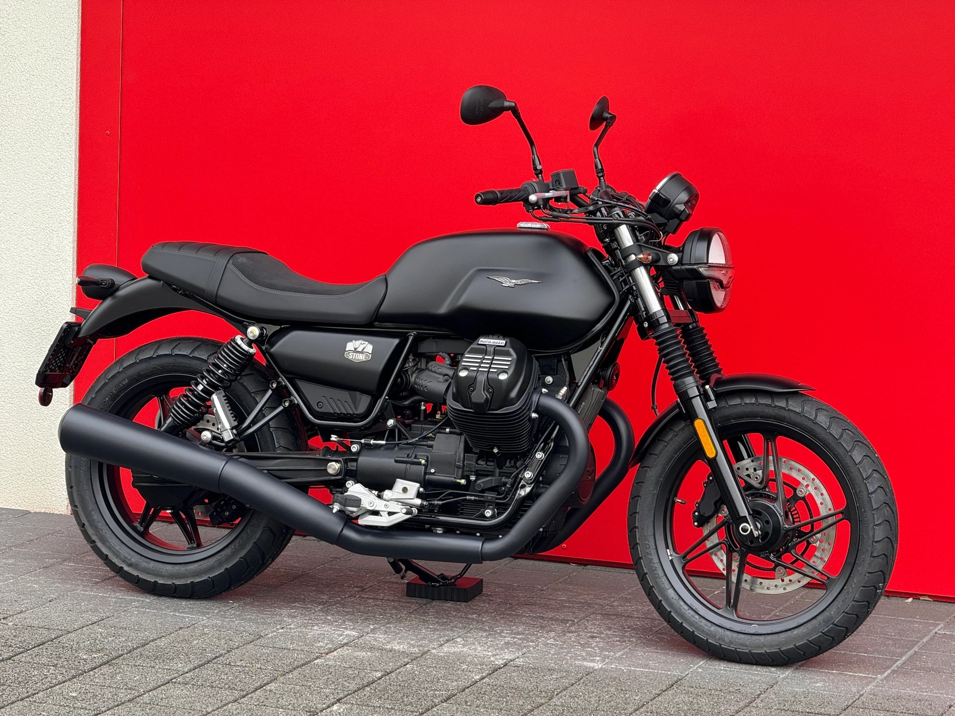 MOTO GUZZI V7 IV 850 Stone (35kW)-showroom-element-3