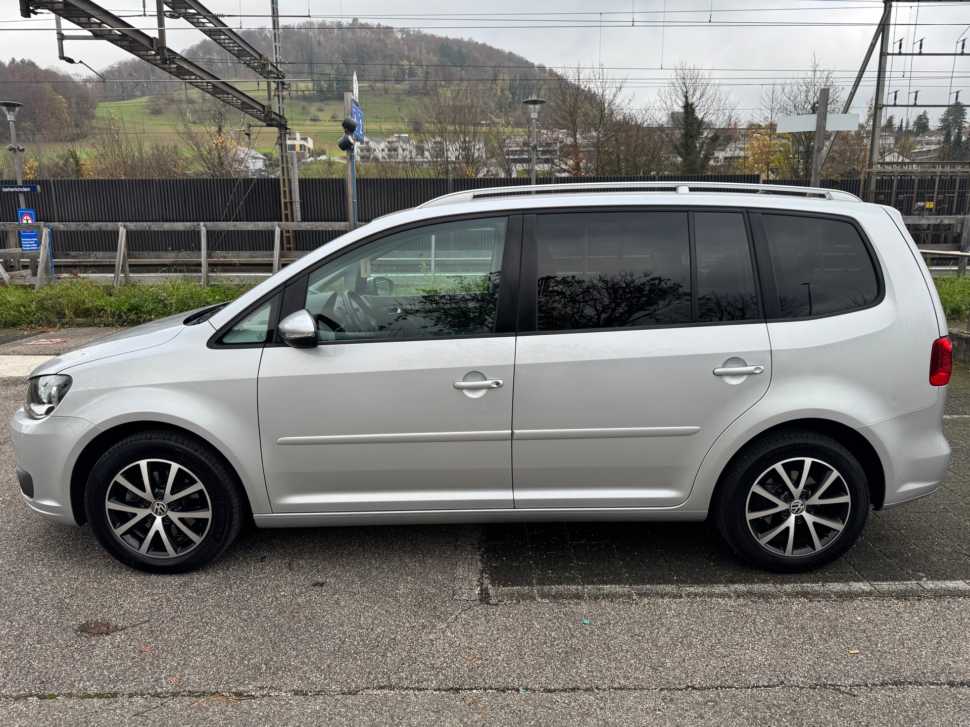VW TOURAN-image-1
