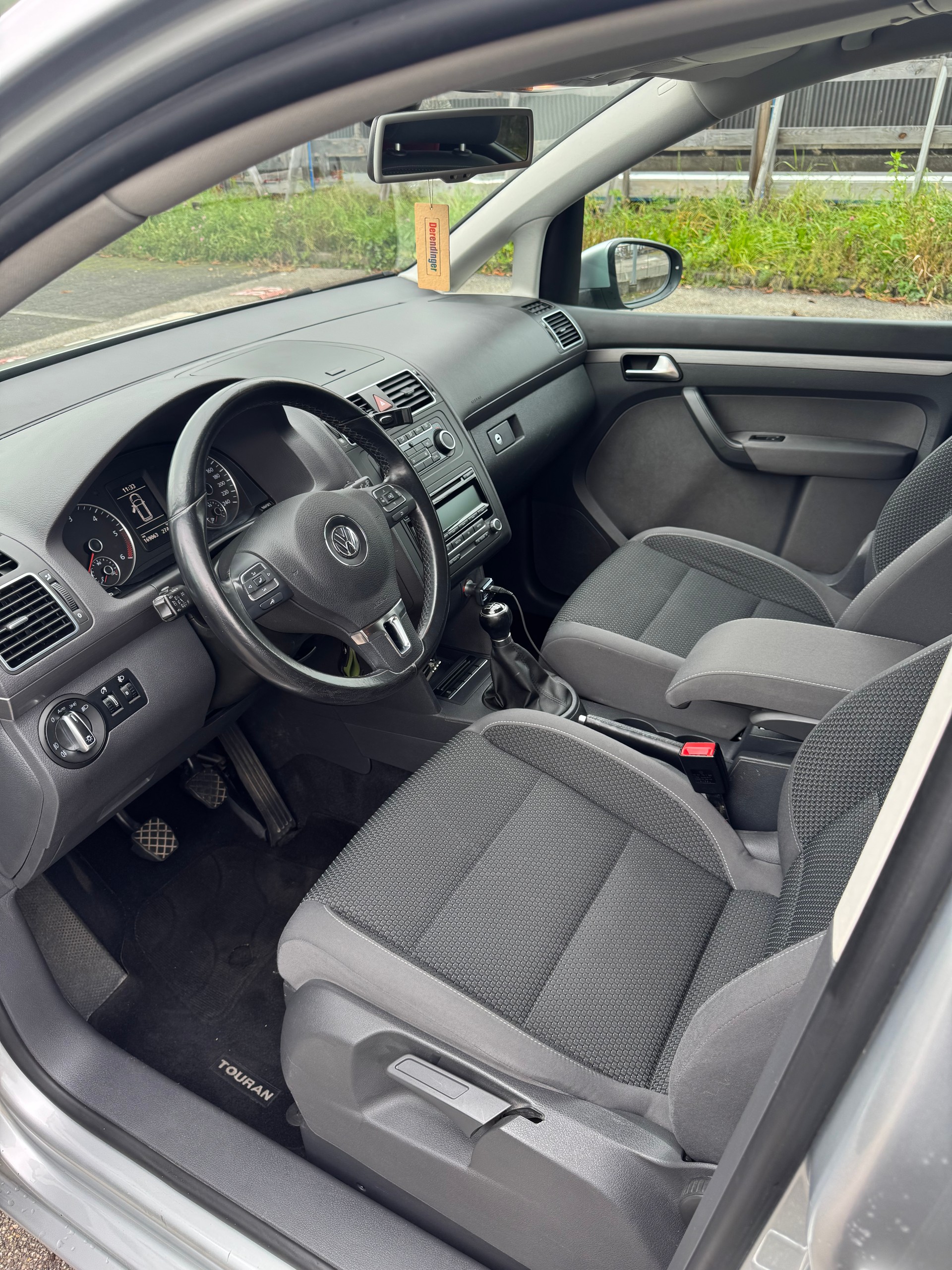 VW TOURAN-image-3