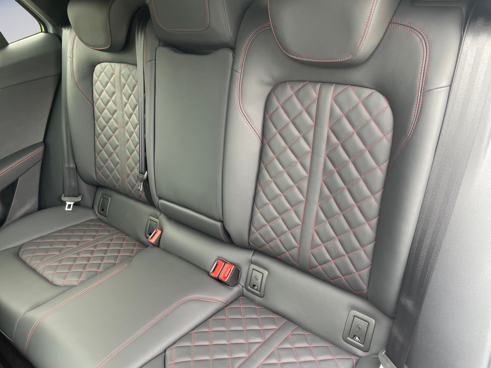AUDI SQ2 TFSI quattro S-tronic-image-11