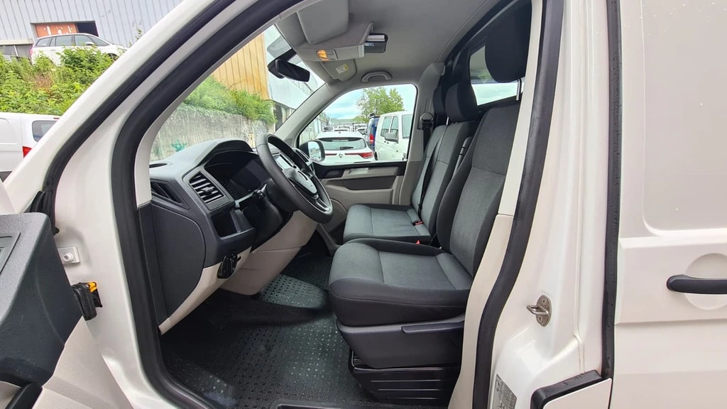 VW T6.1 2.0 TDI DSG ** 3-Plätzer ** Gr-Navi ** RF-Kamera ** PDC V+H ** Sitzheizung ** Frisch Ab MFK & Service **-image-17