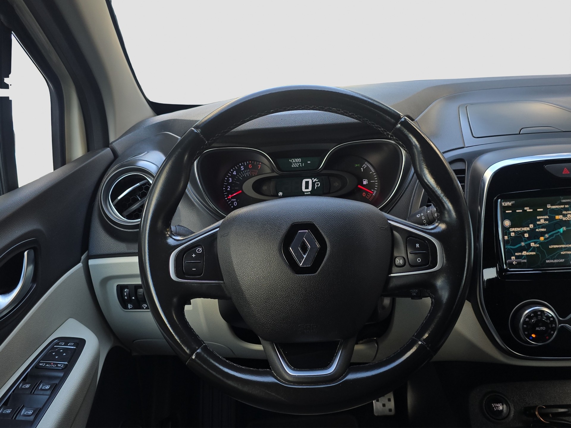 RENAULT Captur 1.2 T 16V 90th Anniversary EDC-image-12