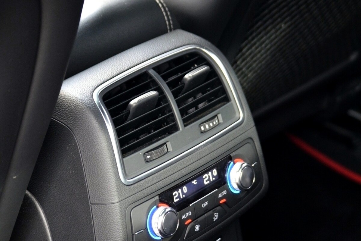 AUDI S7 Sportback 4.0 TFSI V8 quattro S-tronic-image-12