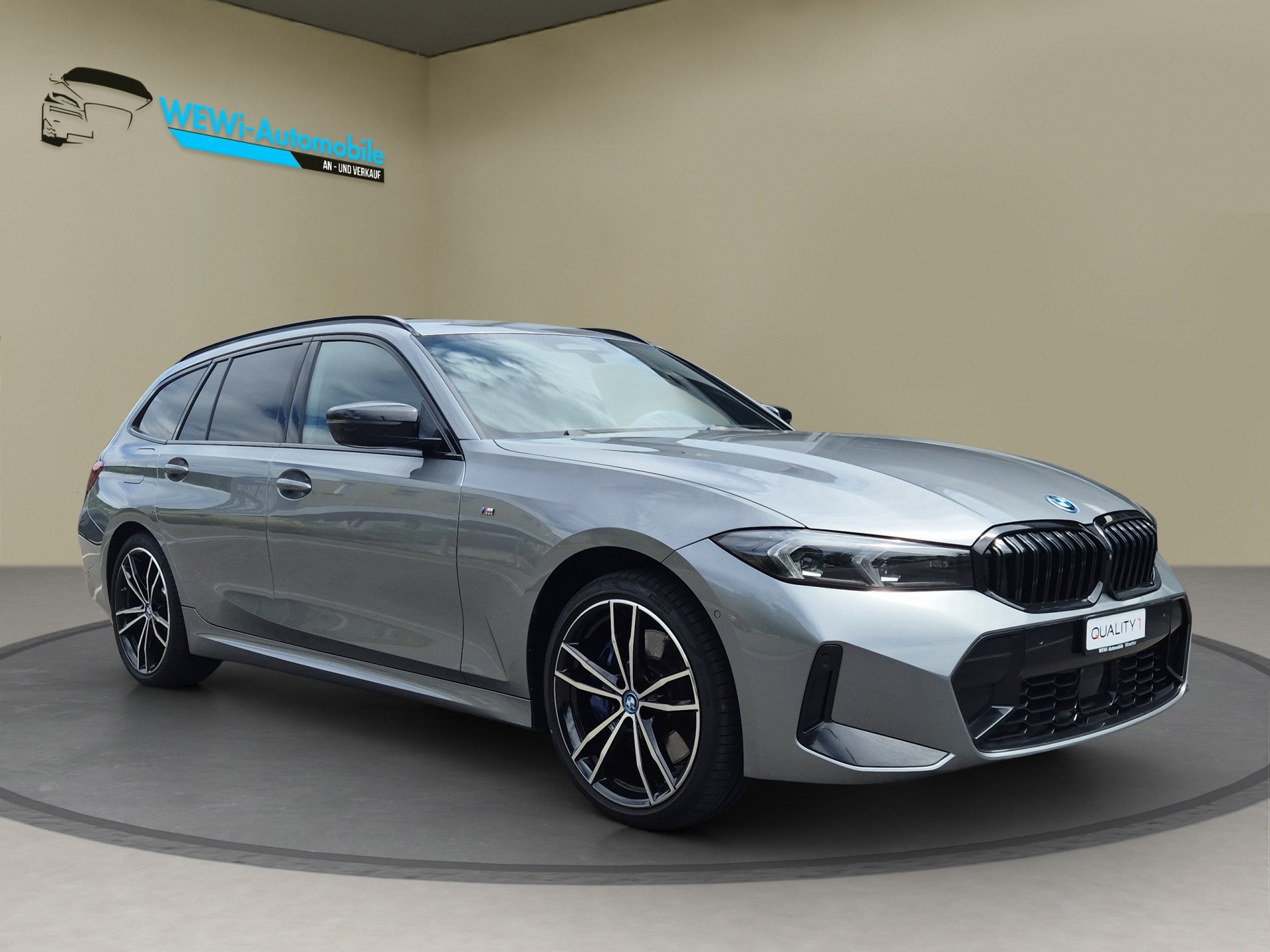 BMW 330e x DriveTouring Steptronic M Sport Pro-image-0