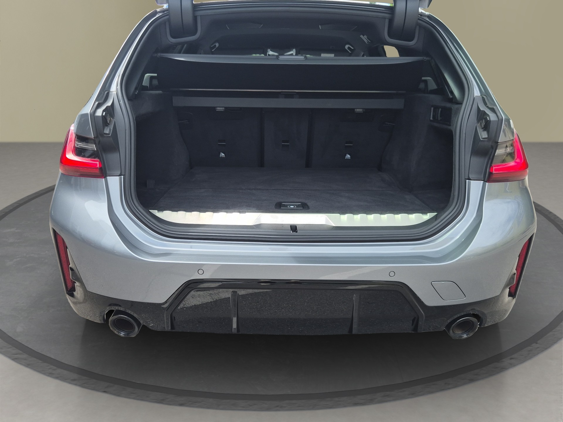 BMW 330e x DriveTouring Steptronic M Sport Pro-image-8