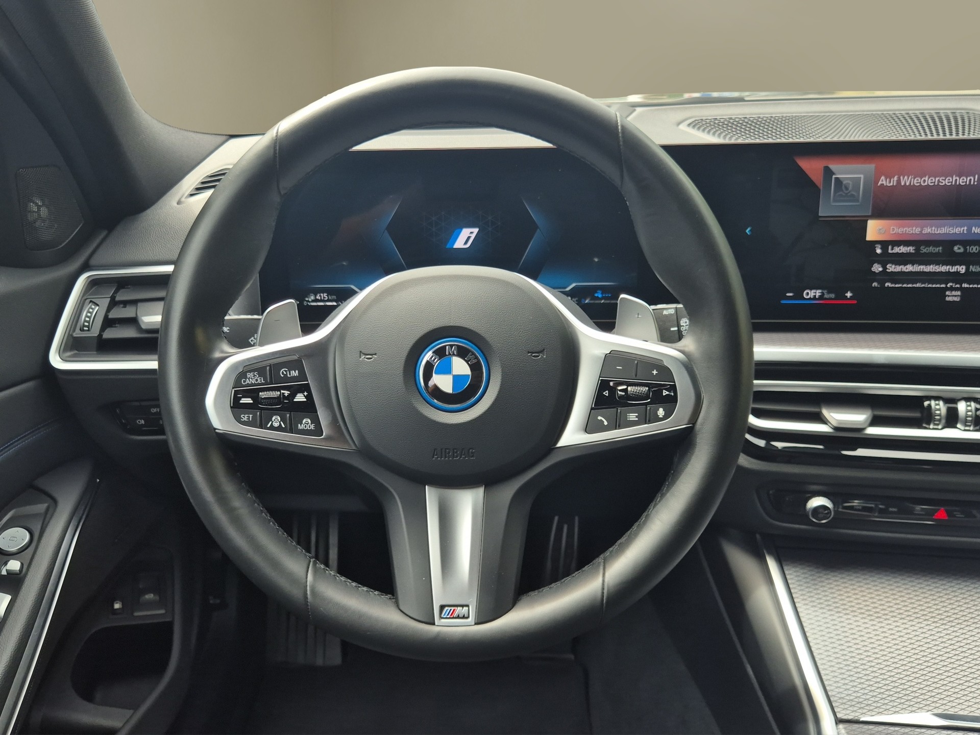 BMW 330e x DriveTouring Steptronic M Sport Pro-image-13
