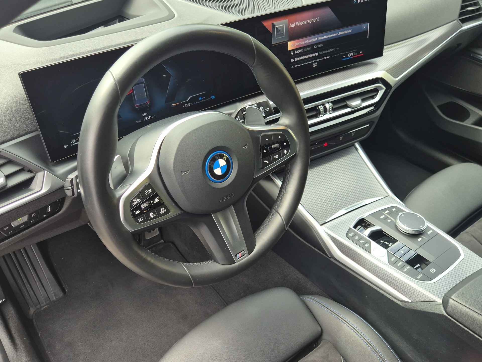 BMW 330e x DriveTouring Steptronic M Sport Pro-image-11