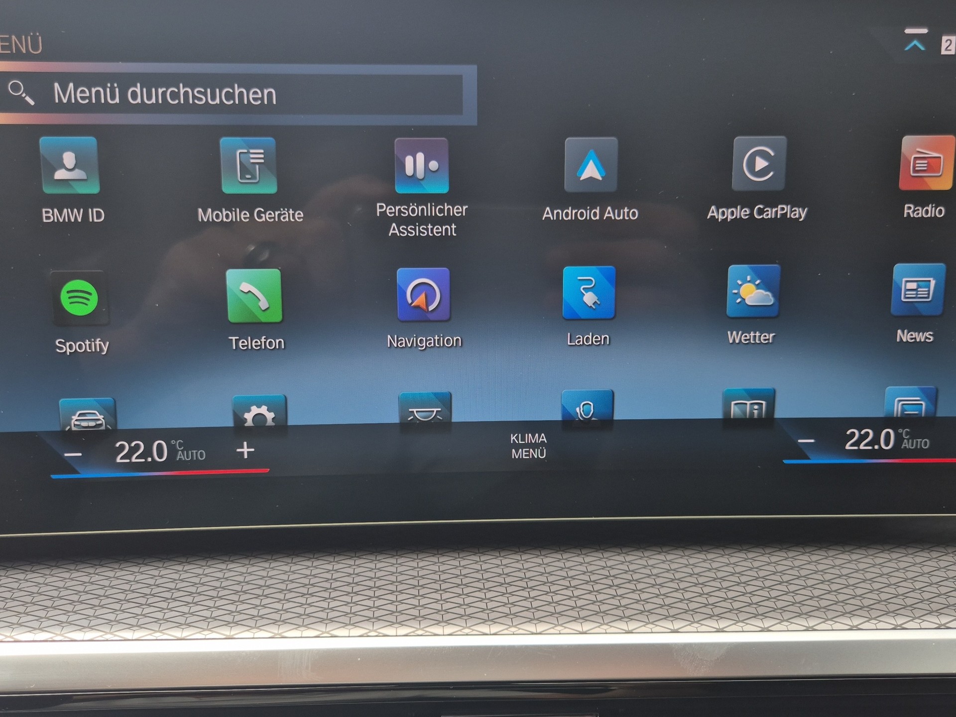 BMW 330e x DriveTouring Steptronic M Sport Pro-image-21