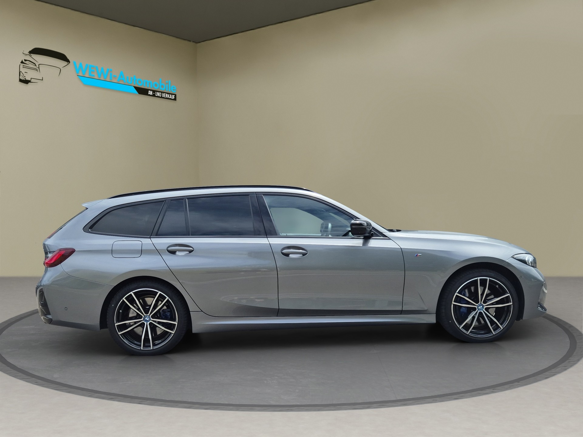 BMW 330e x DriveTouring Steptronic M Sport Pro-image-1