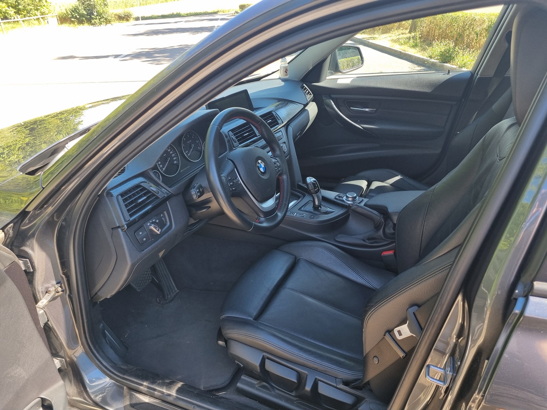 BMW 320d-image-7