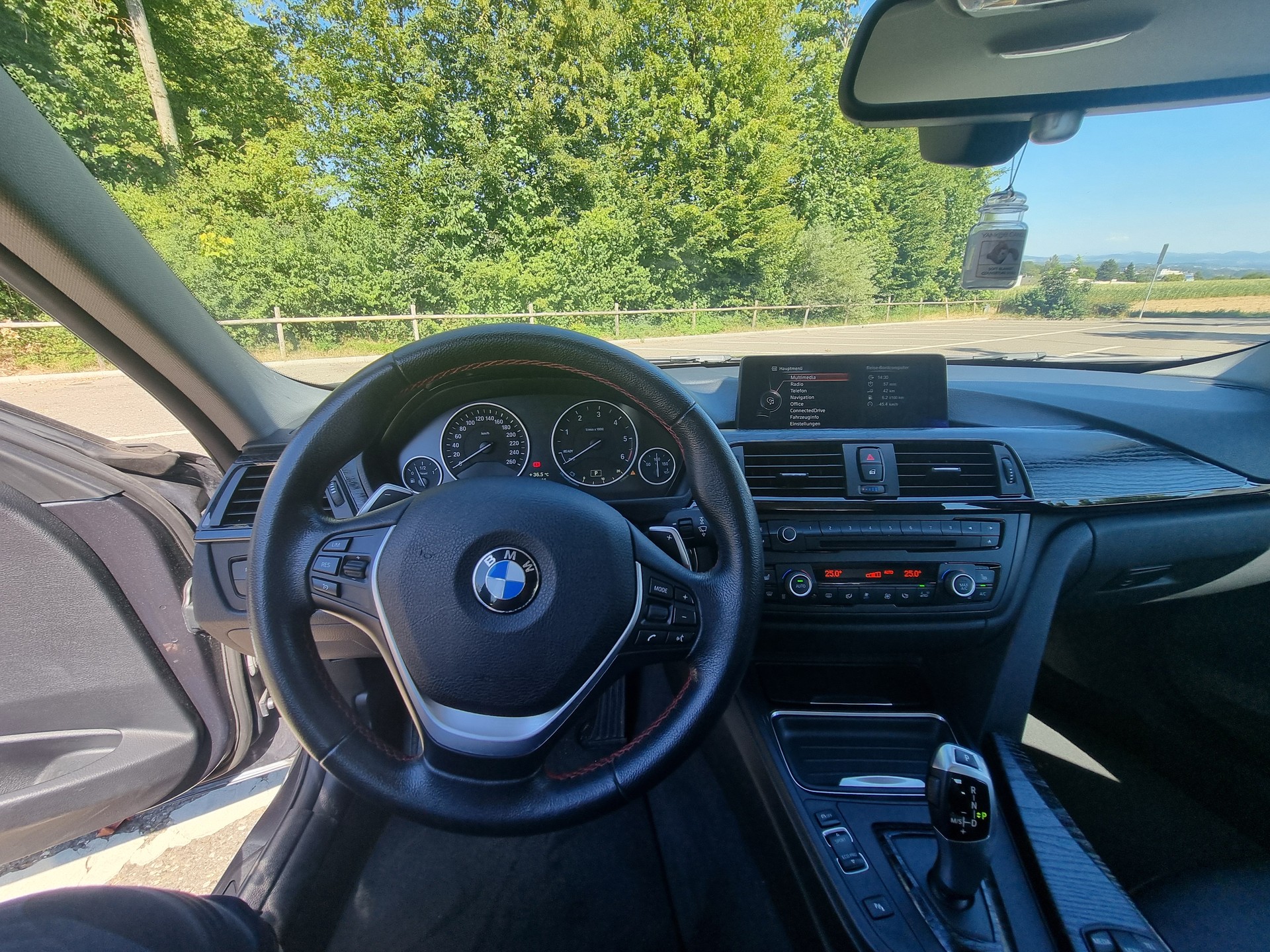 BMW 320d-image-6