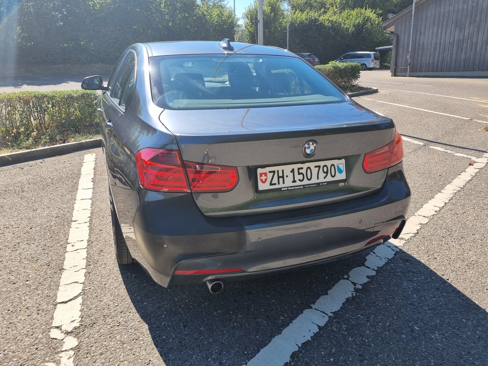 BMW 320d-image-4