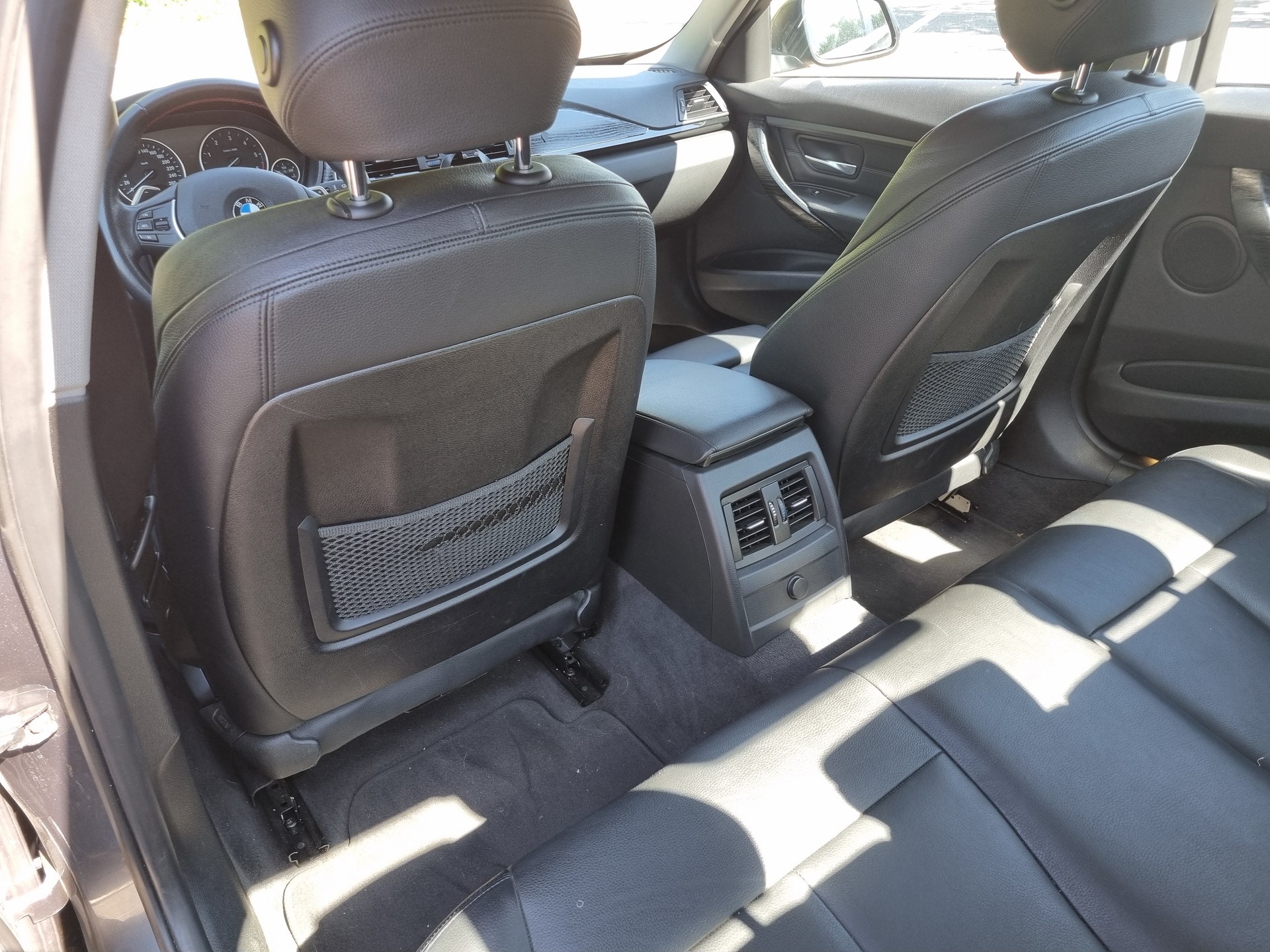 BMW 320d-image-9