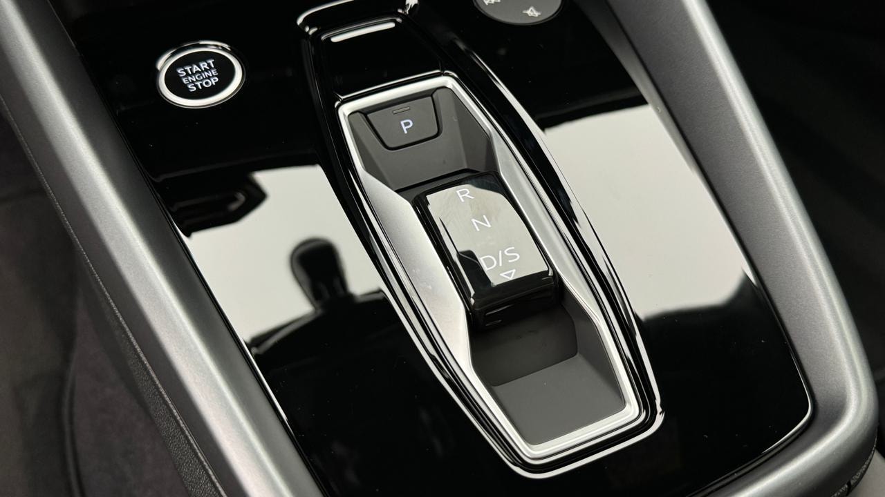 AUDI A3 allstreet 40 TFSI S-tronic quatttro-image-10