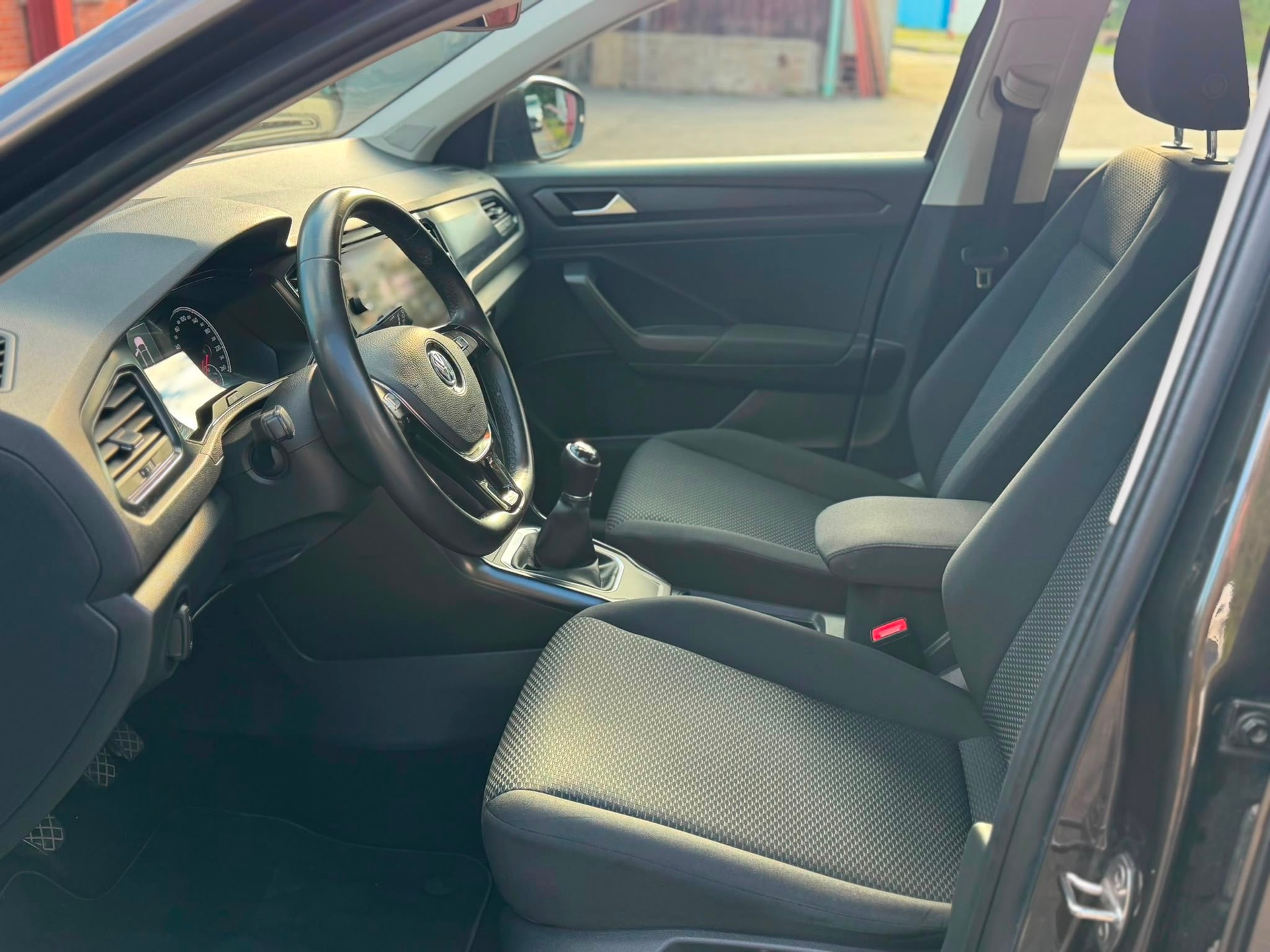 VW T-Roc 1.0 TSI-image-6