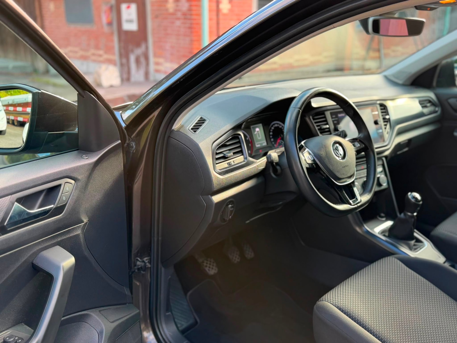 VW T-Roc 1.0 TSI-image-7