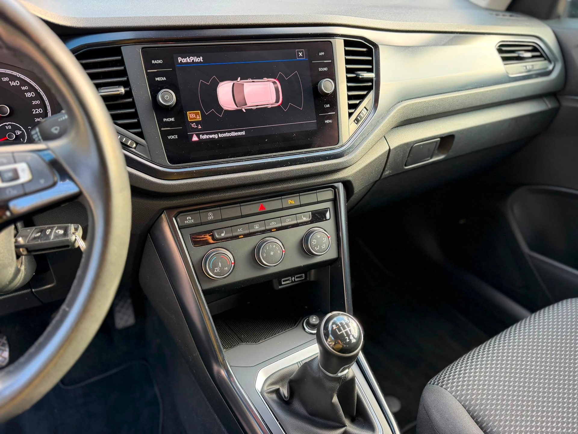 VW T-Roc 1.0 TSI-image-8