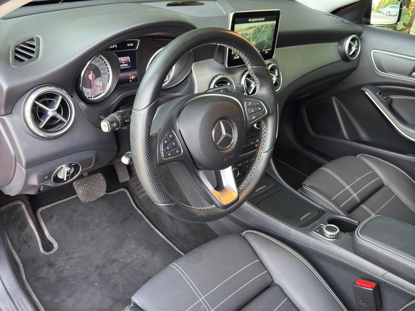 MERCEDES-BENZ GLA 250 Urban 4-Matic *PANORAMADACH*-image-13