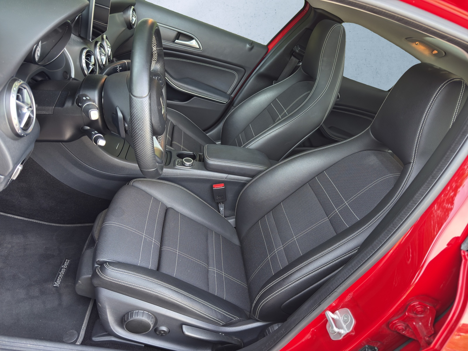 MERCEDES-BENZ GLA 250 Urban 4-Matic *PANORAMADACH*-image-6