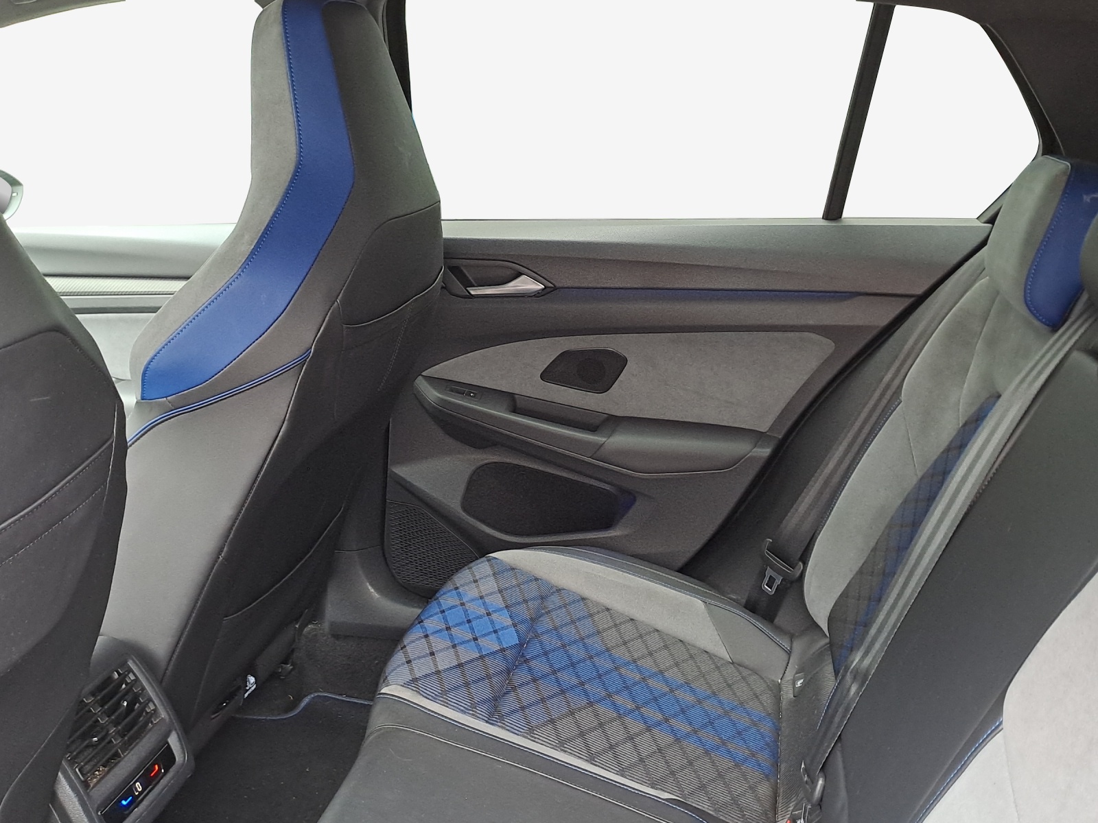 VW Golf 2.0 TSI R DSG 4Motion-image-11