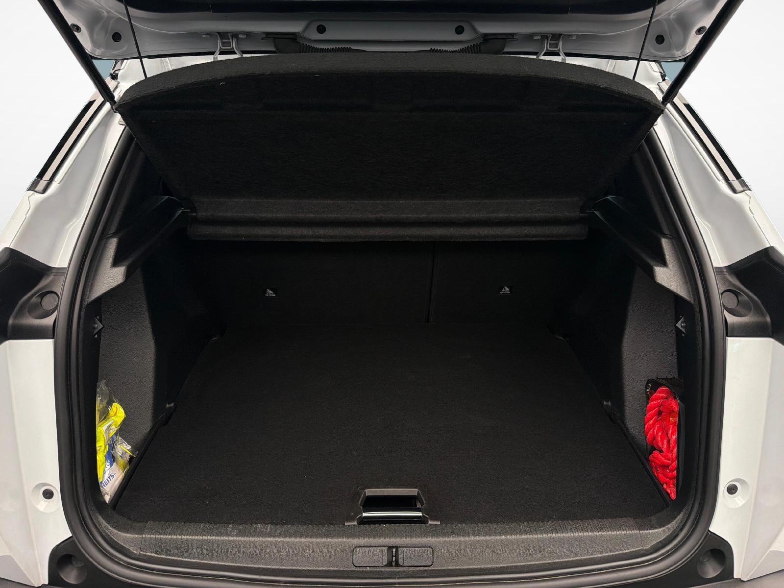 PEUGEOT 2008 e-GT-image-13
