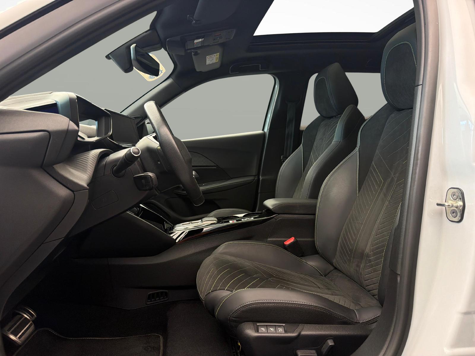 PEUGEOT 2008 e-GT-image-11