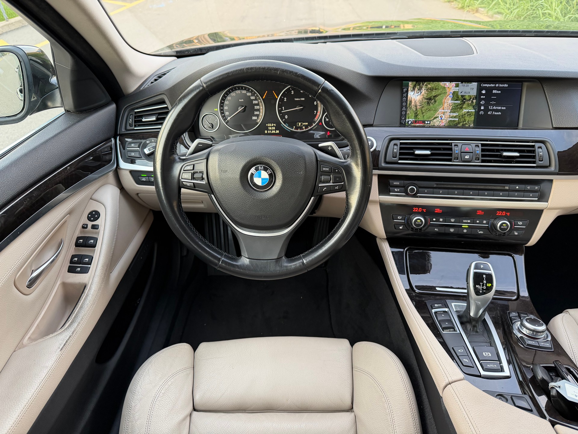 BMW 550i Steptronic-image-11