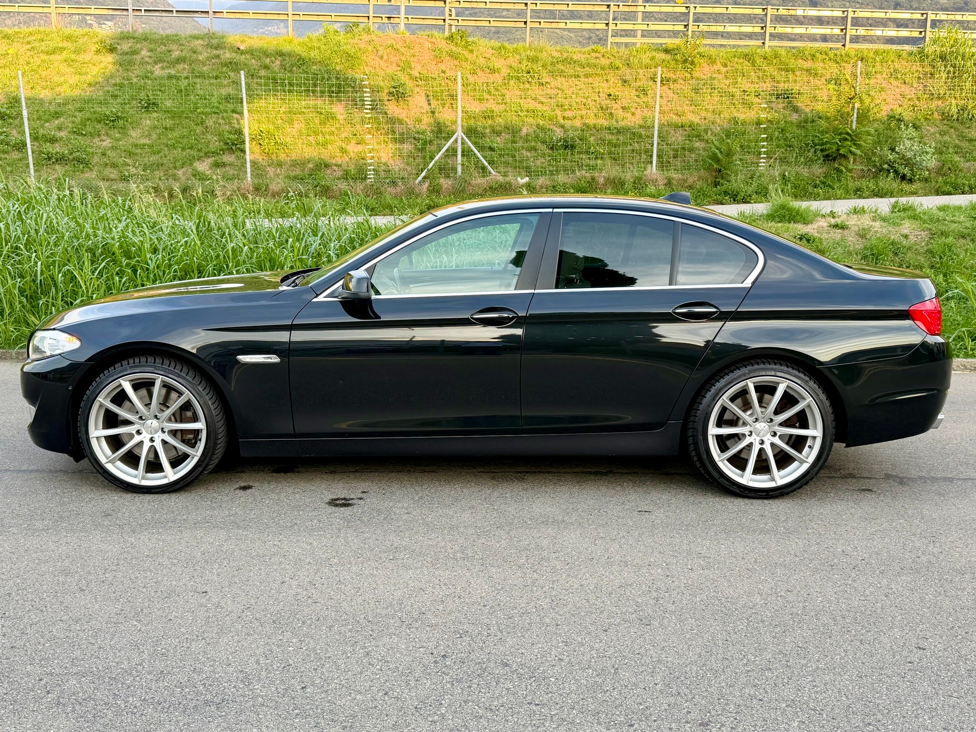 BMW 550i Steptronic-image-1