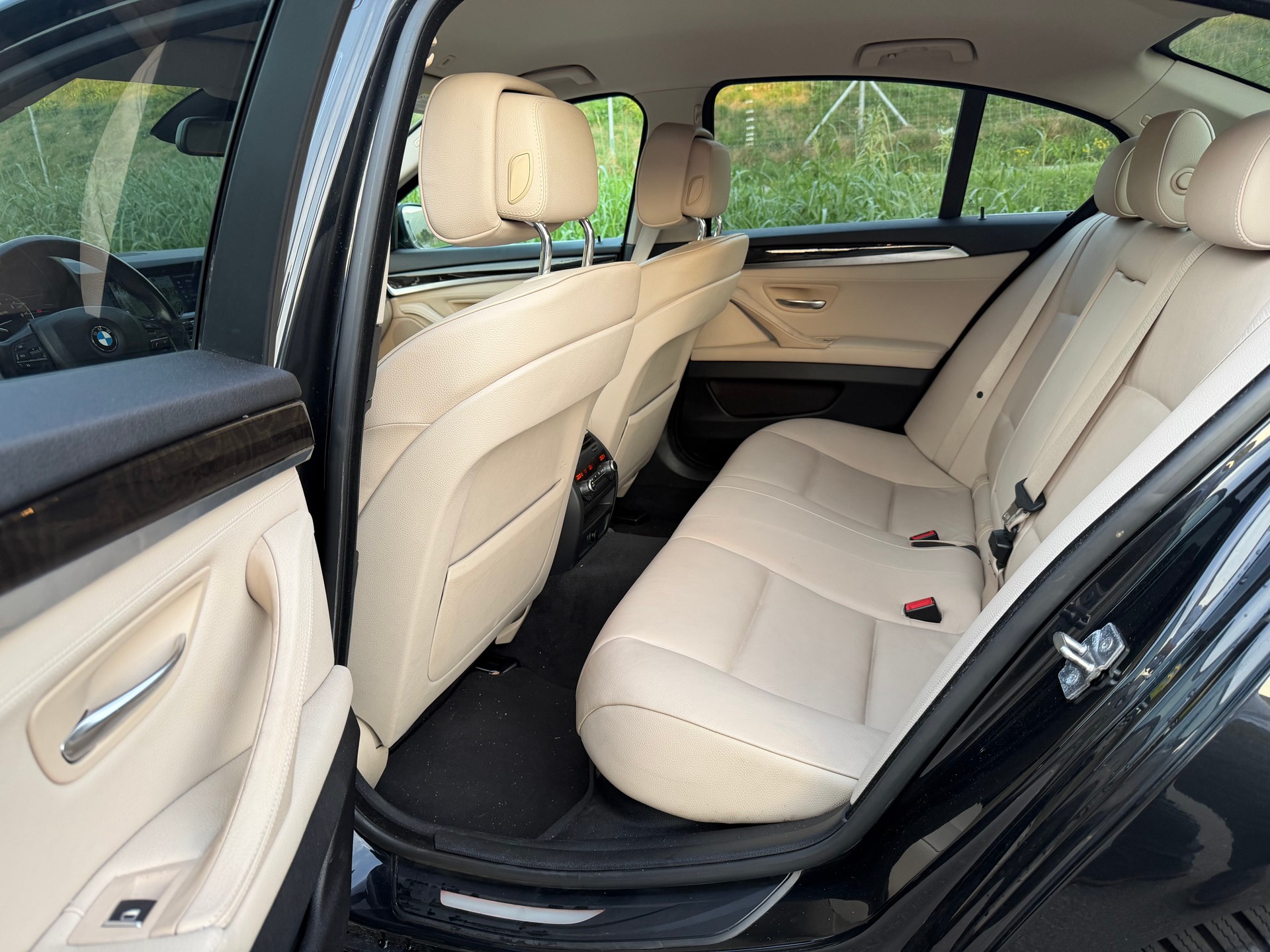 BMW 550i Steptronic-image-9