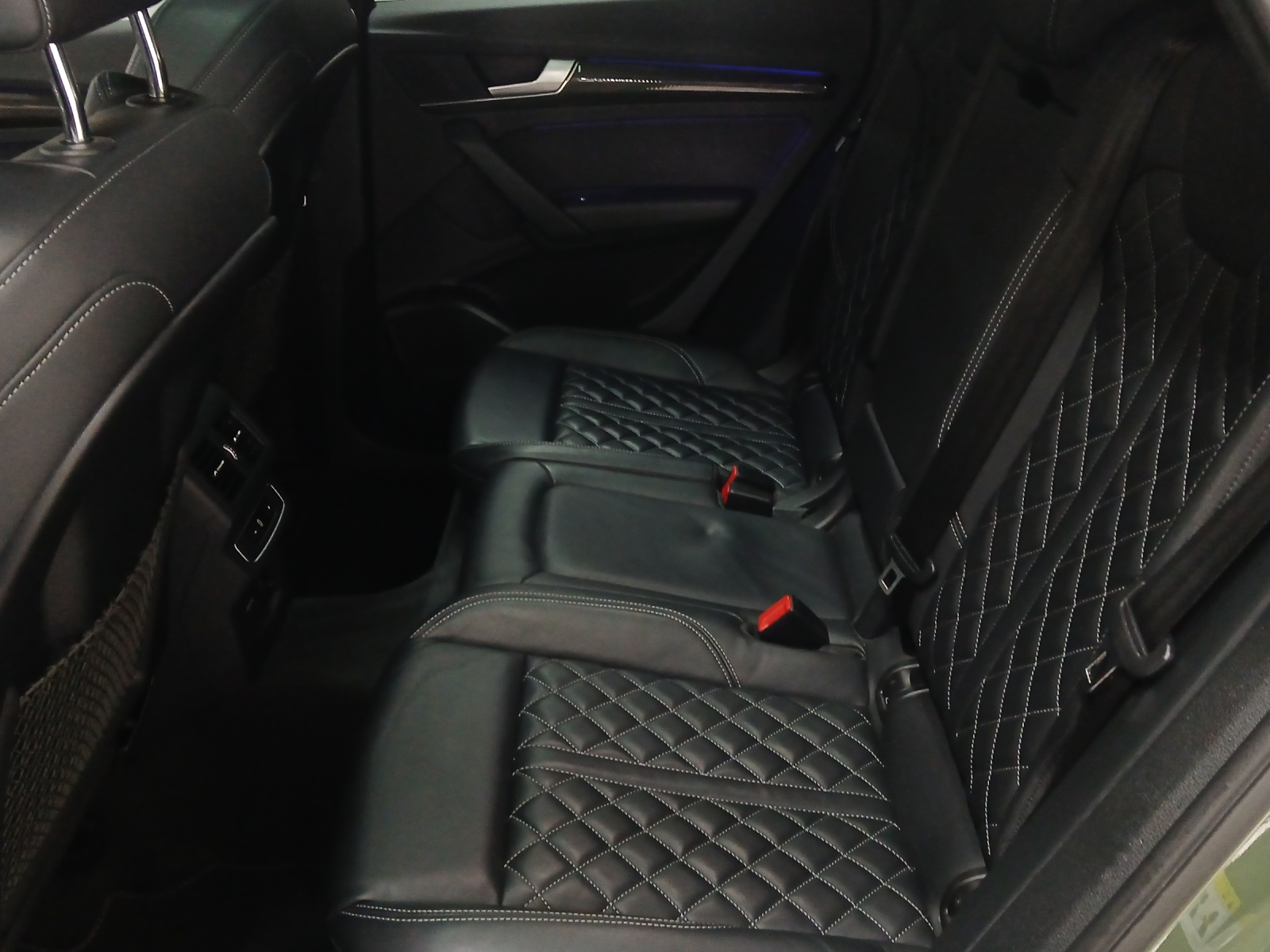 AUDI Q5 Sportback 40 TDI Blackedition quattro S-tronic-image-11