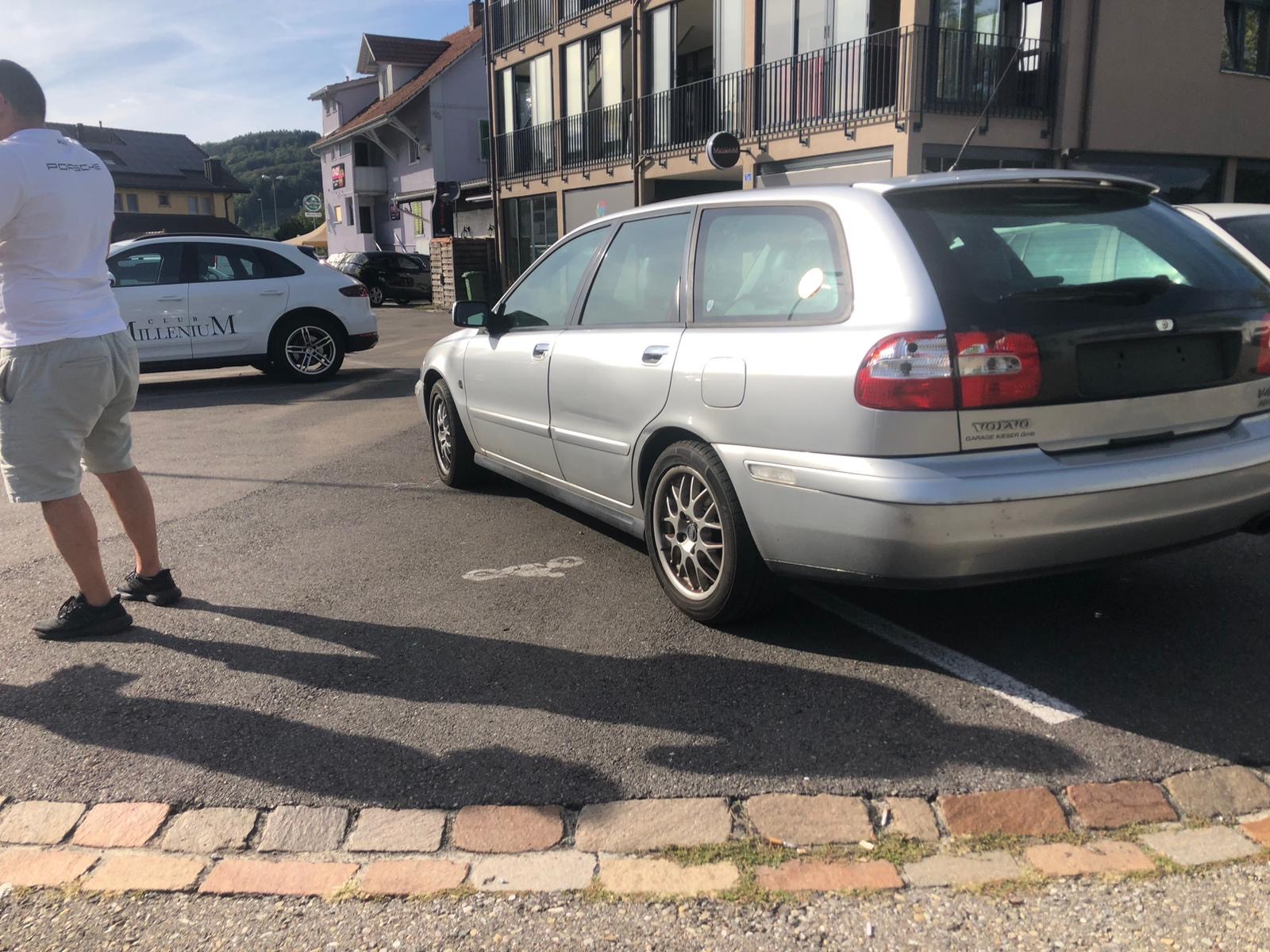 VOLVO V40 2.0T-image-5