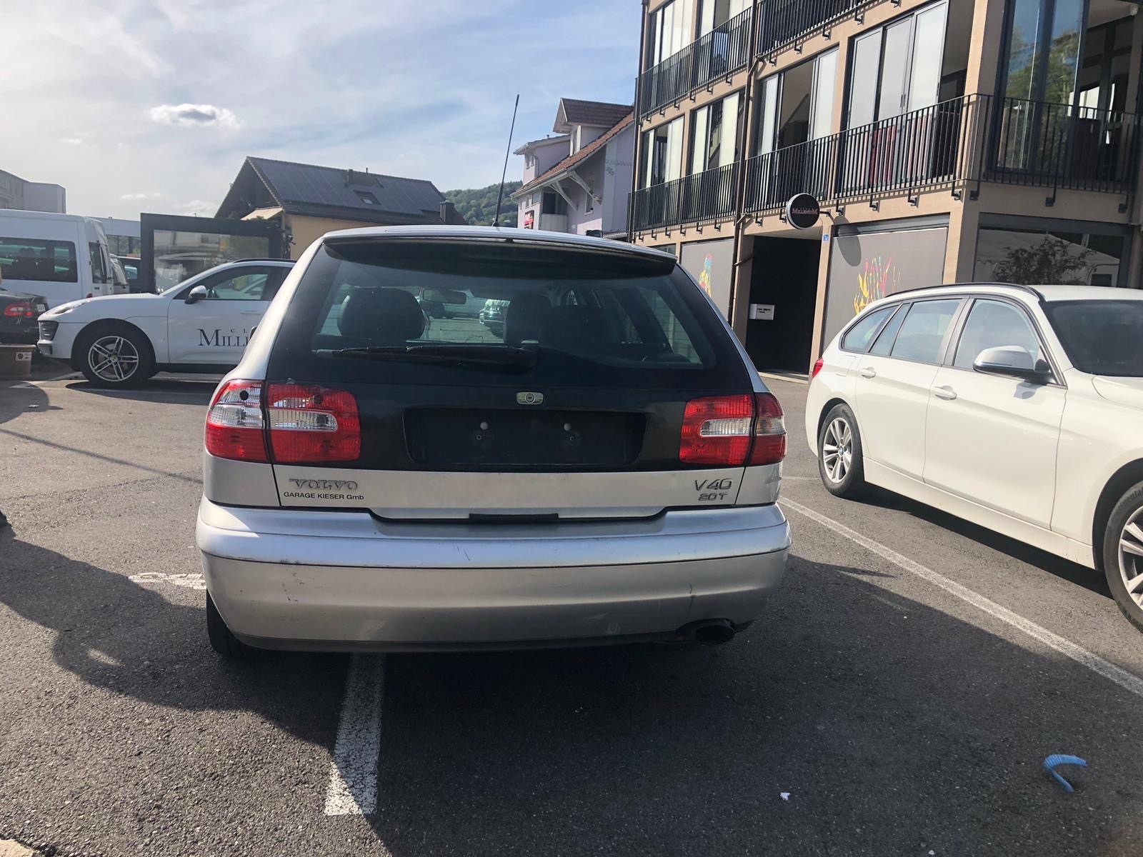 VOLVO V40 2.0T-image-7