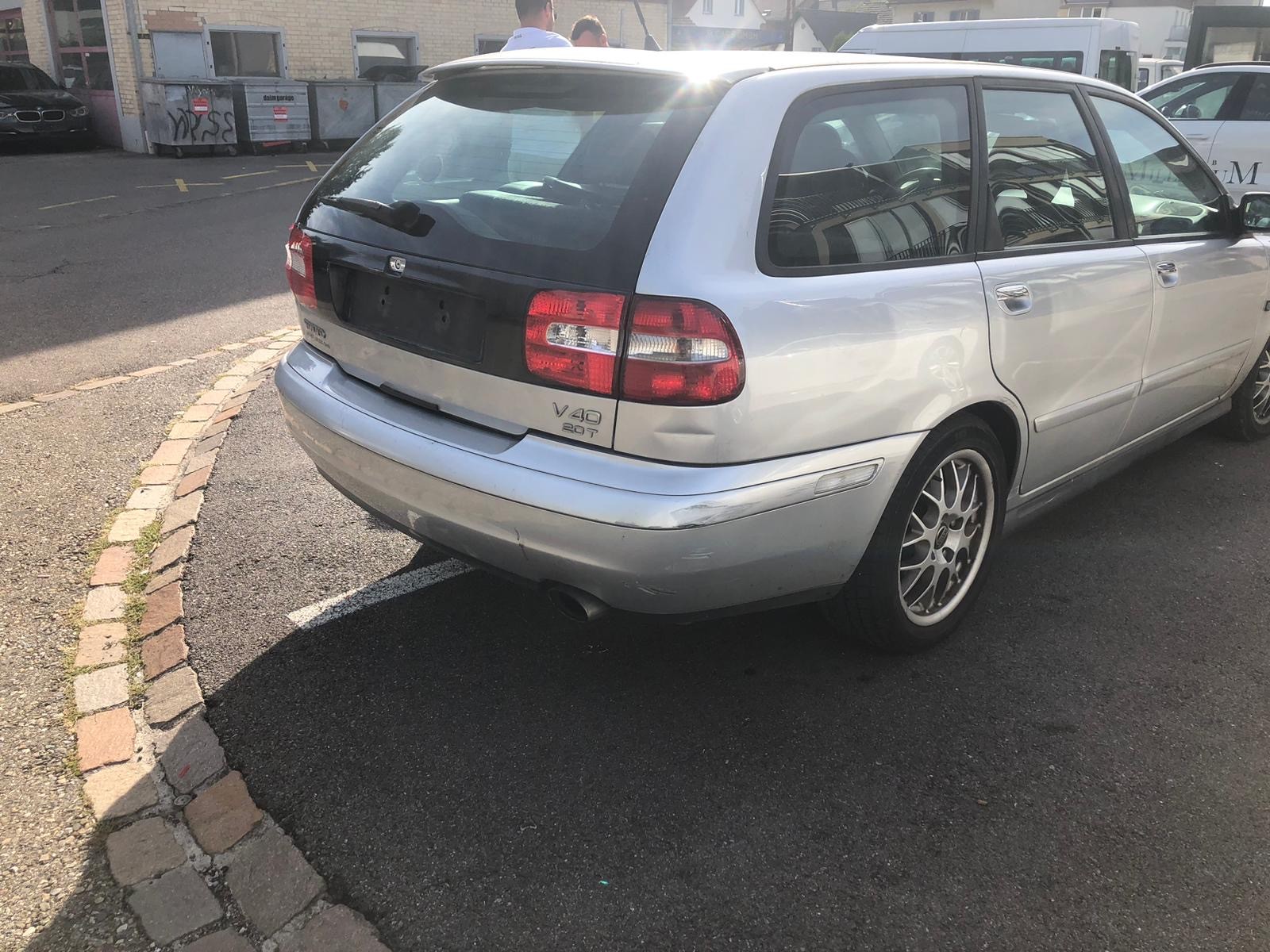 VOLVO V40 2.0T-image-6