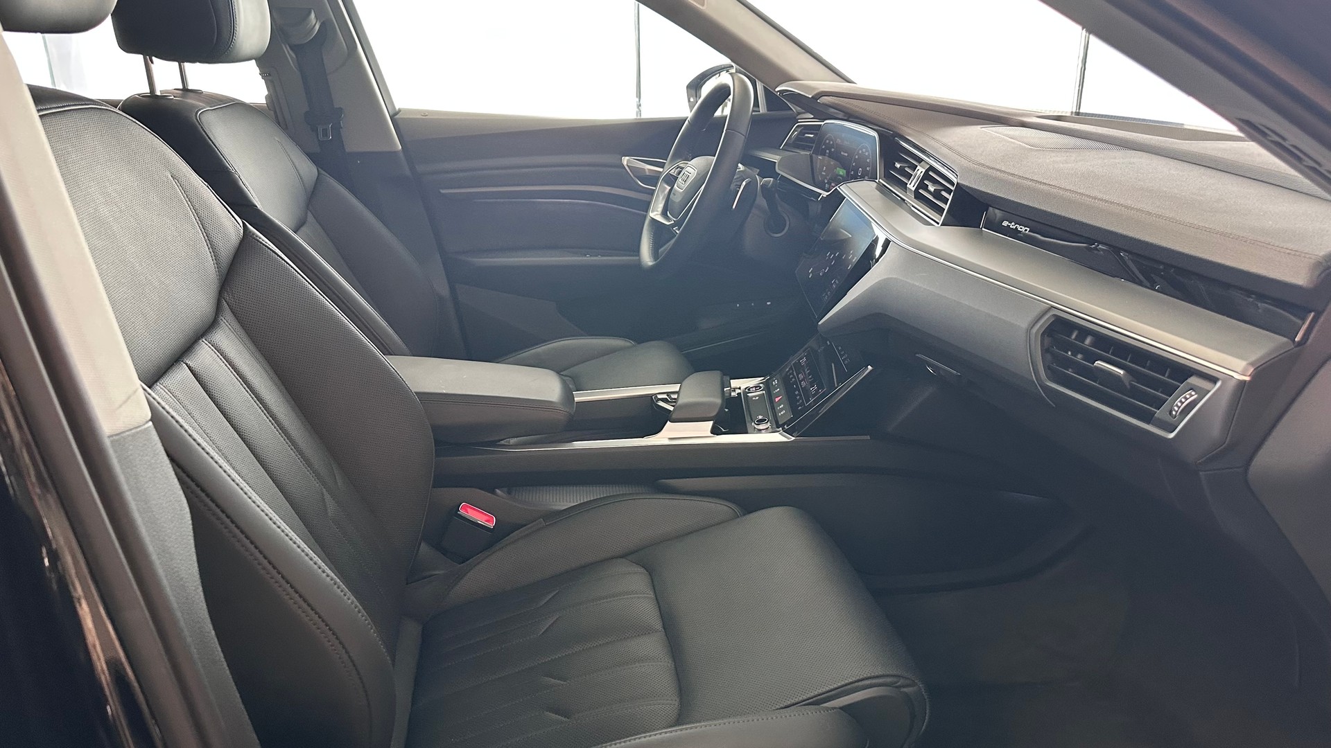 AUDI e-tron 50 Advanced quattro-image-4