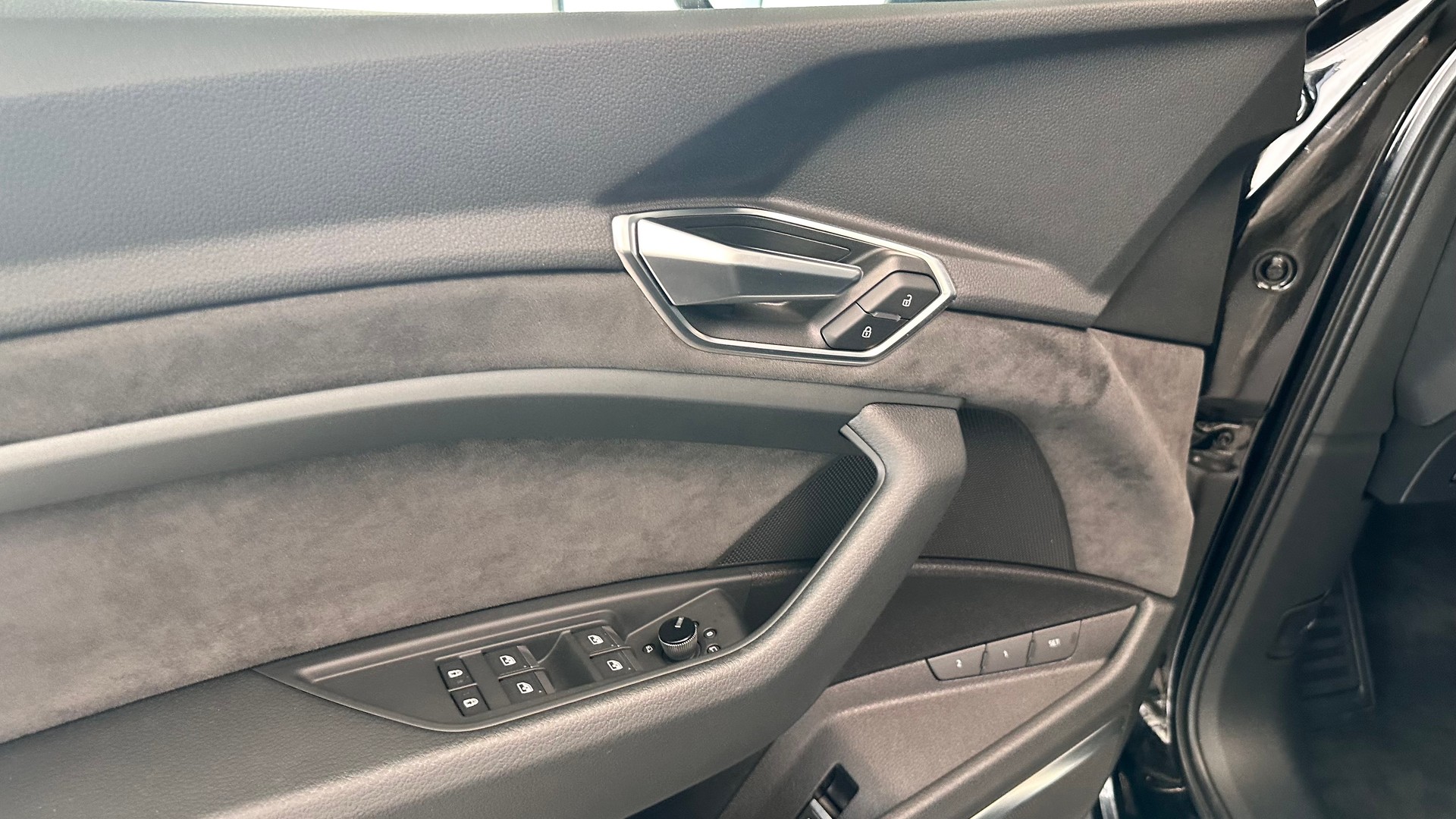 AUDI e-tron 50 Advanced quattro-image-14
