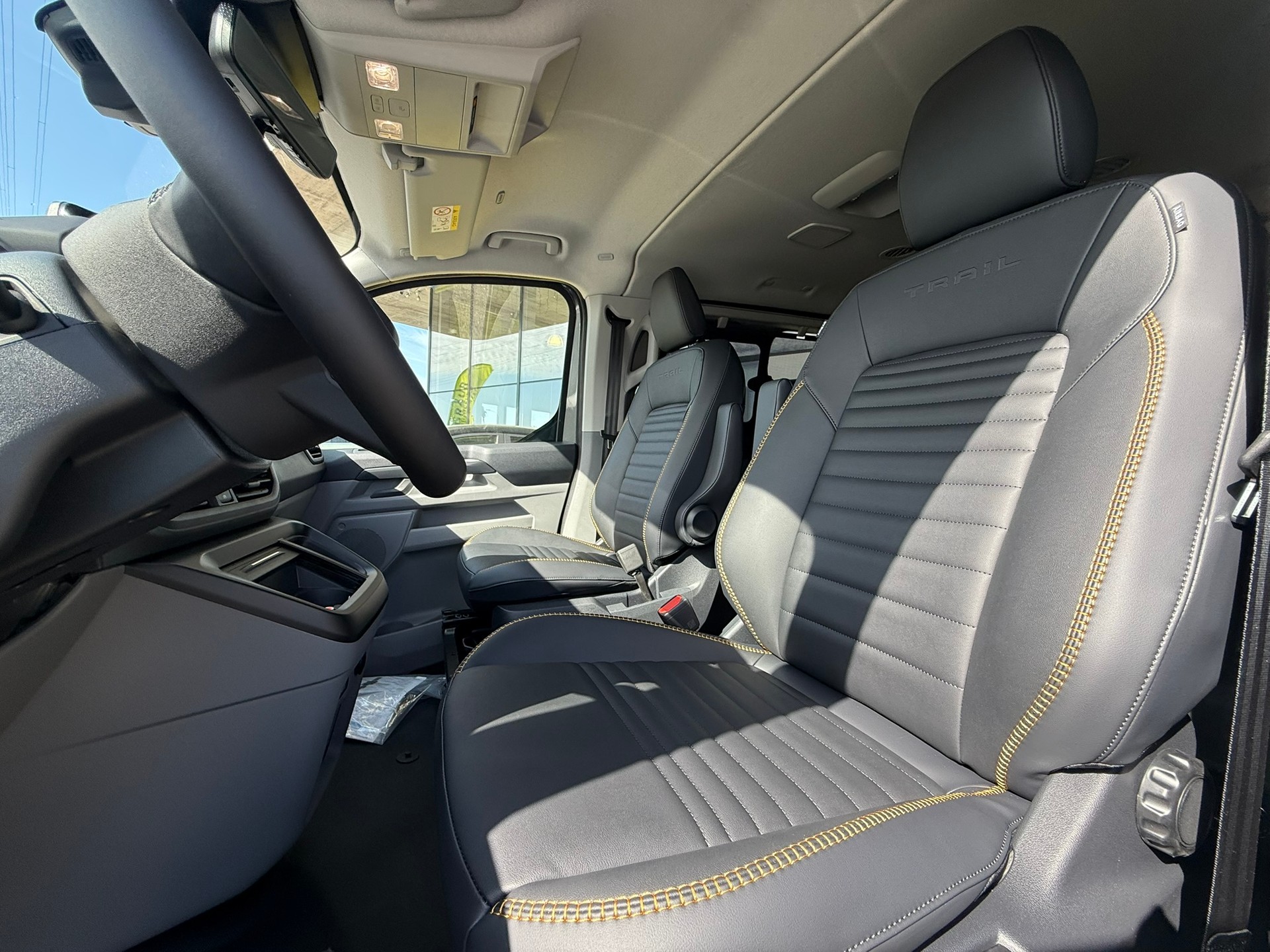 FORD Transit Custom Combi 320 L1H1 Trail Automat 4x4-image-6
