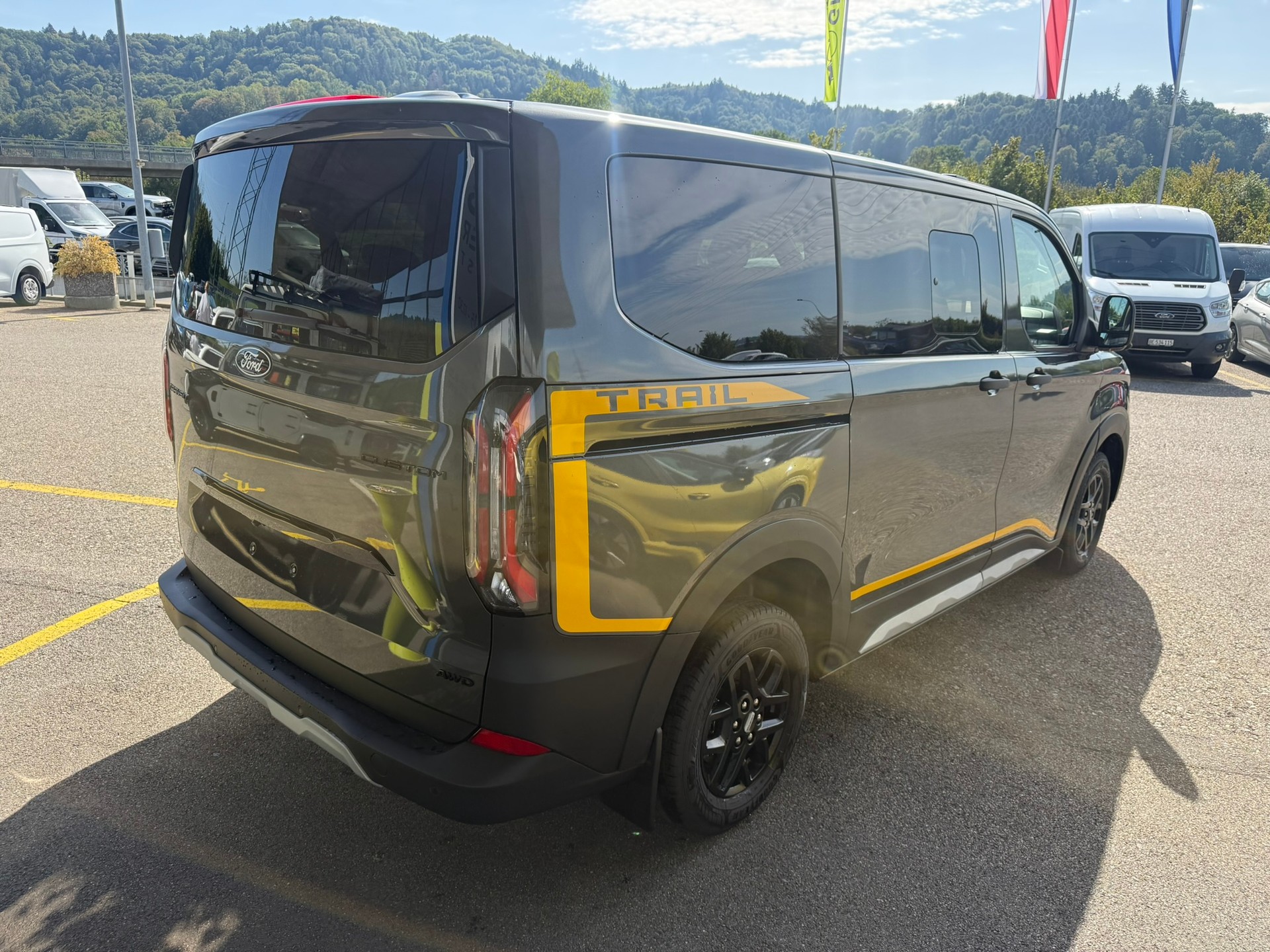 FORD Transit Custom Combi 320 L1H1 Trail Automat 4x4-image-5