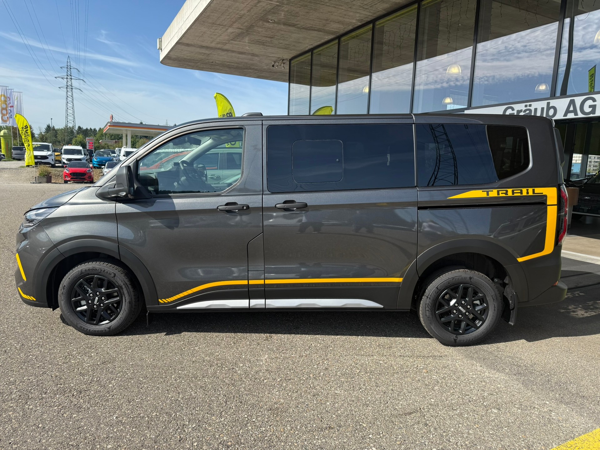 FORD Transit Custom Combi 320 L1H1 Trail Automat 4x4-image-3
