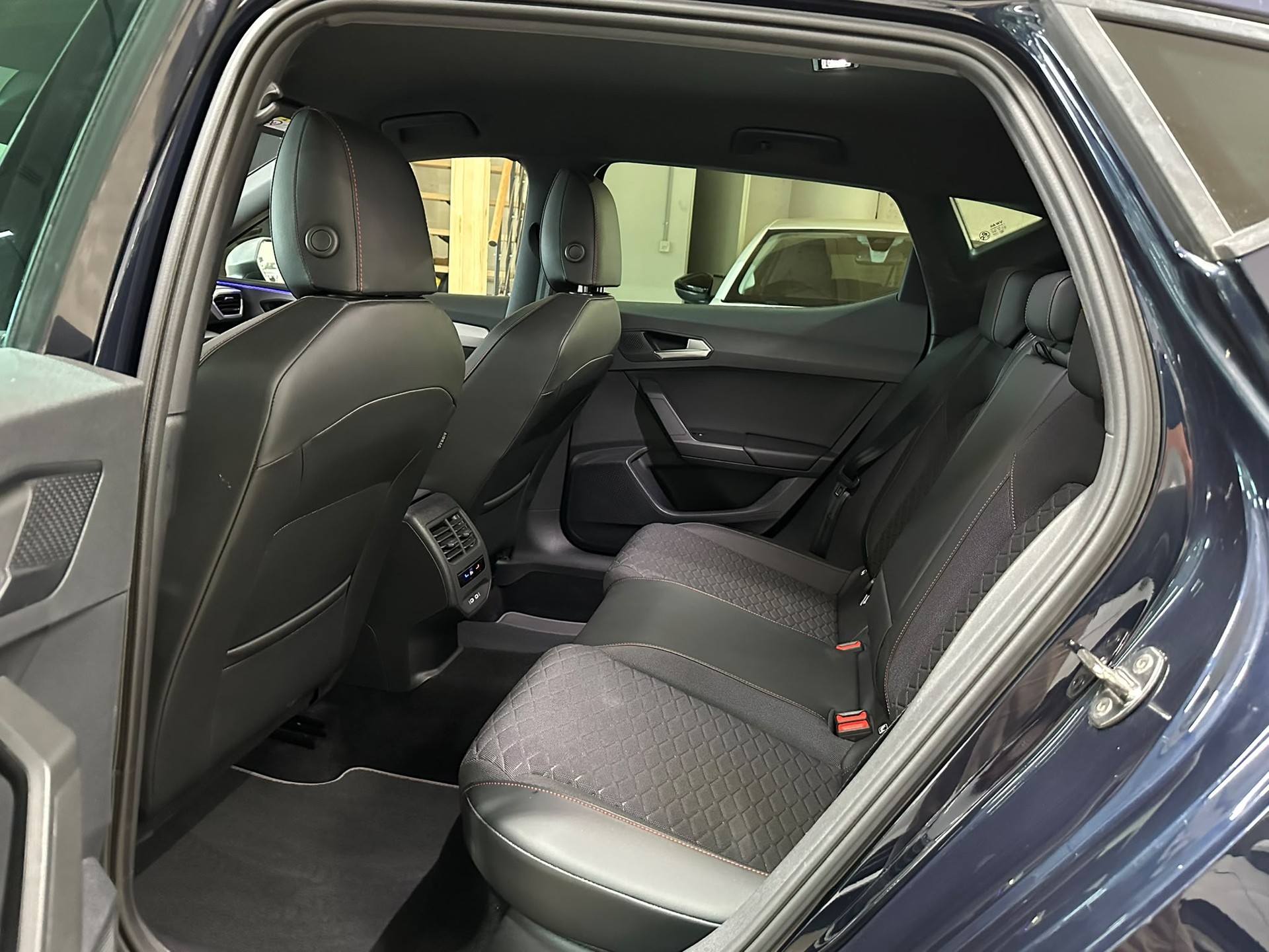 SEAT Leon 1.4 eHybrid pHEV DSG FR-image-9