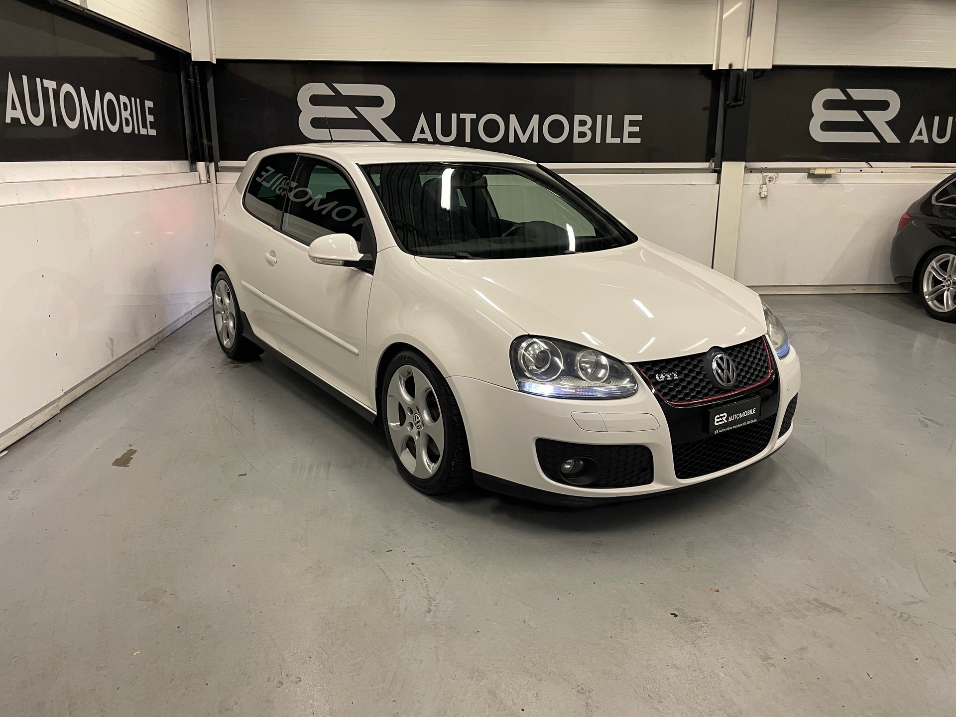 VW Golf 2.0 TFSI GTI-image-1