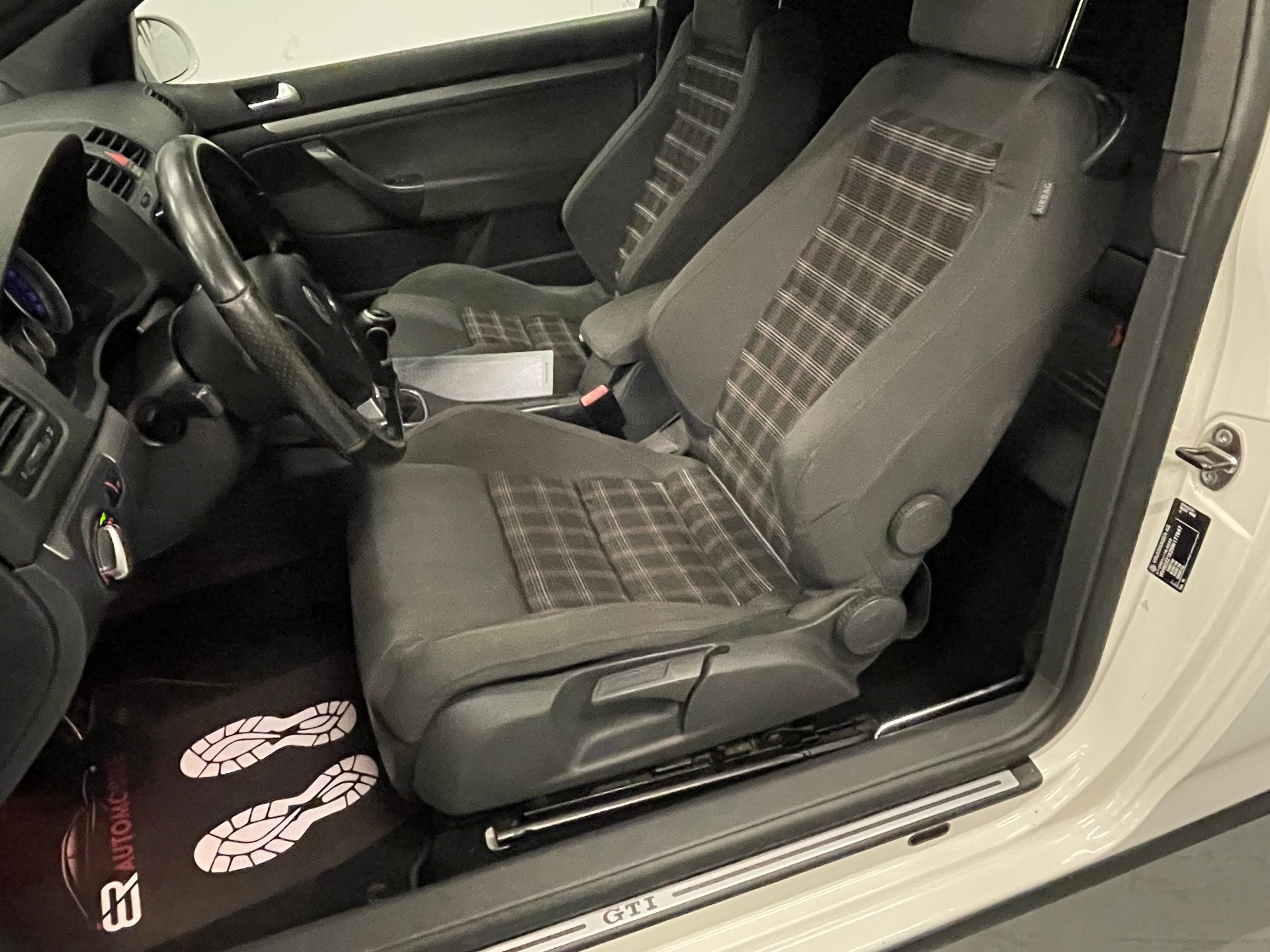 VW Golf 2.0 TFSI GTI-image-13