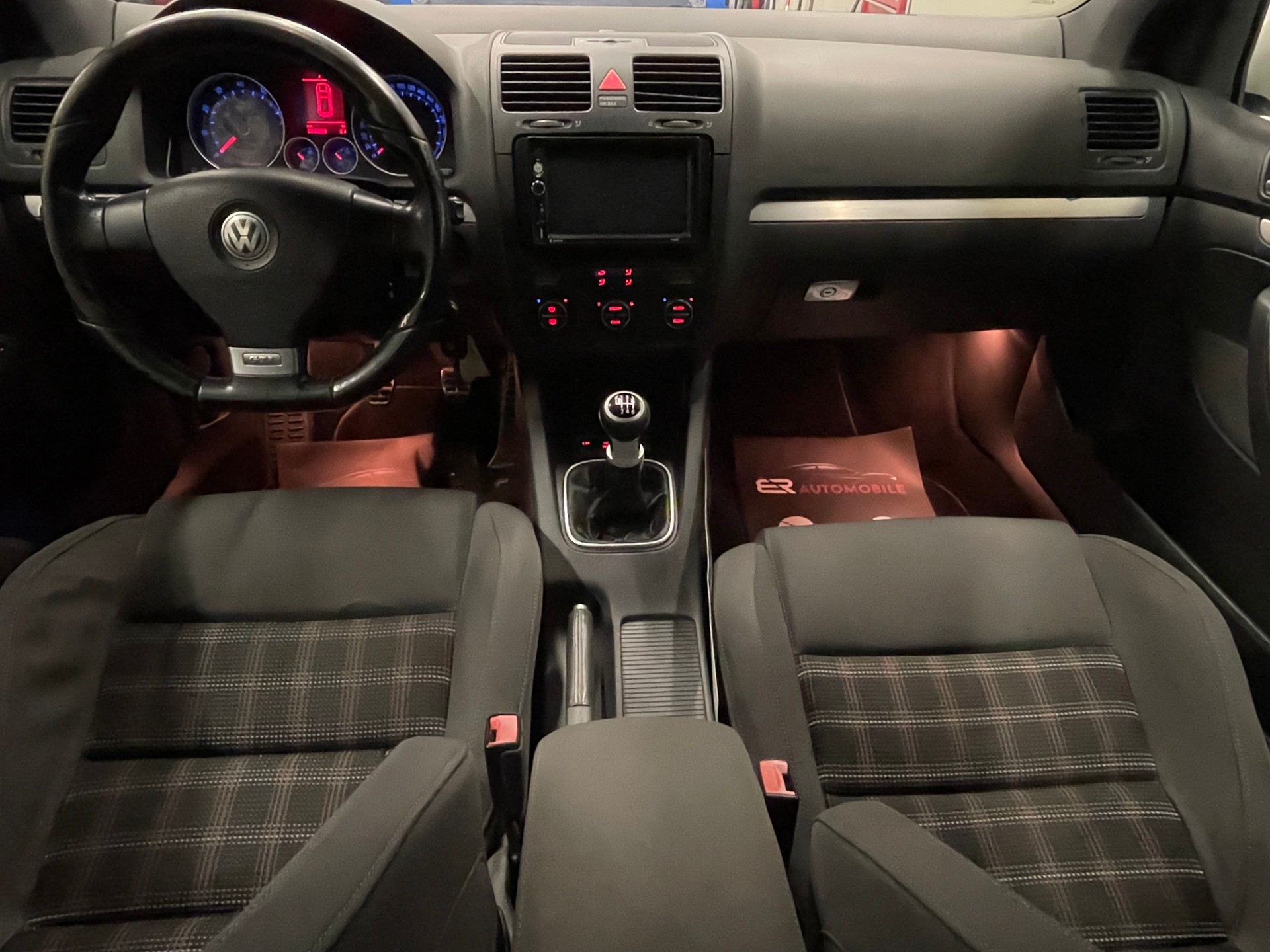 VW Golf 2.0 TFSI GTI-image-10