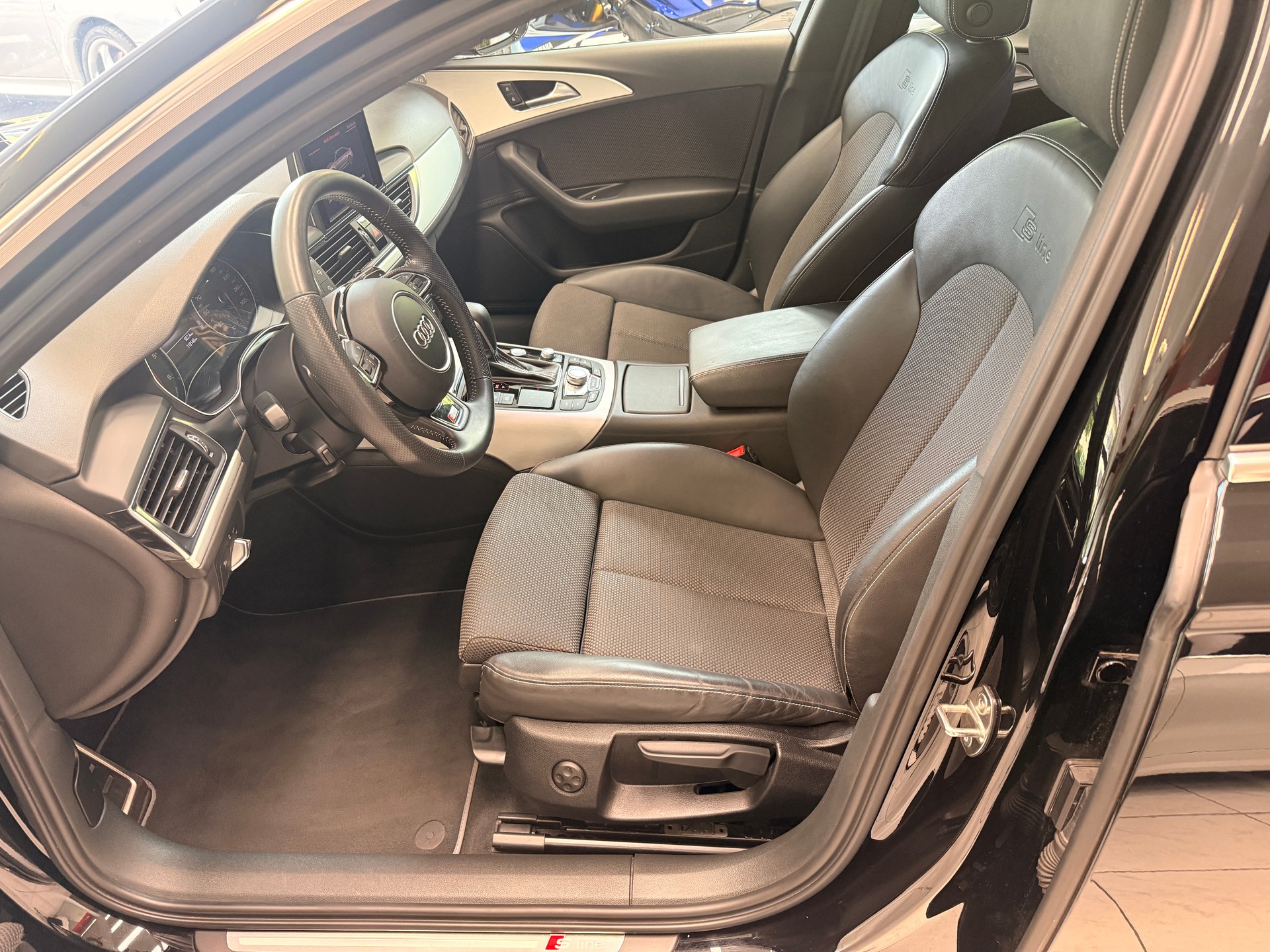AUDI A6 2.0 TDI S-Line 190 S-Tronic-image-3