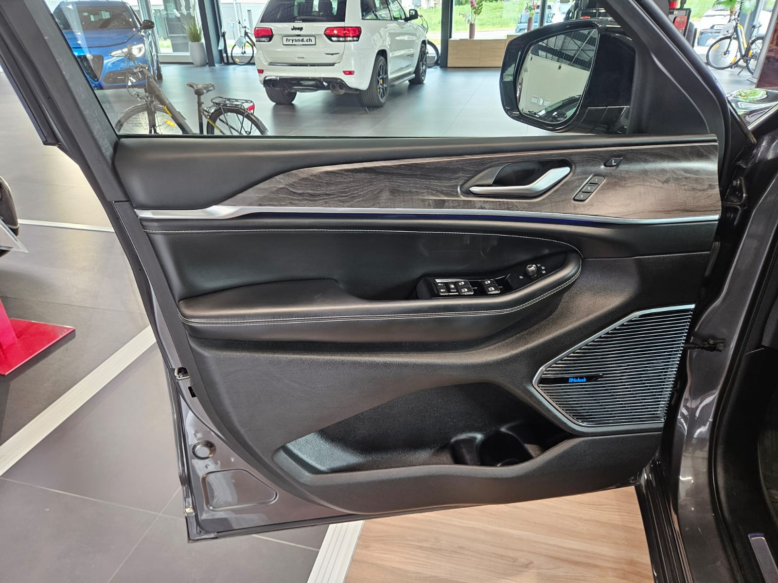 JEEP Grand Cherokee 2.0 Plug-in-Hybrid Overland 4xe-image-11